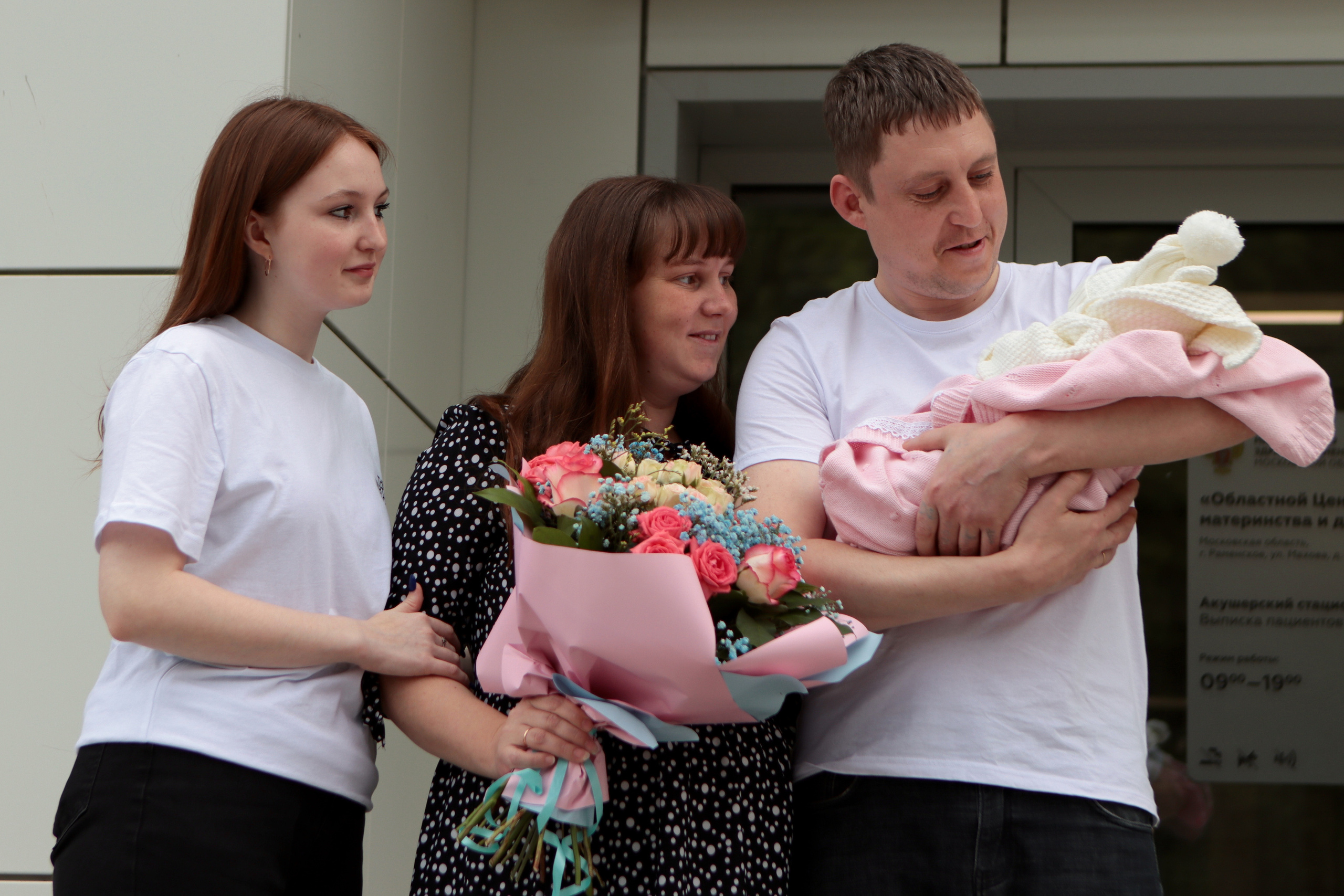 22 05 23 выписка из роддома. Свадебный и семейный фотограф-Королева Натали/Раменское-Жуковский-Москва/тел.+7 (985) 153-75-43