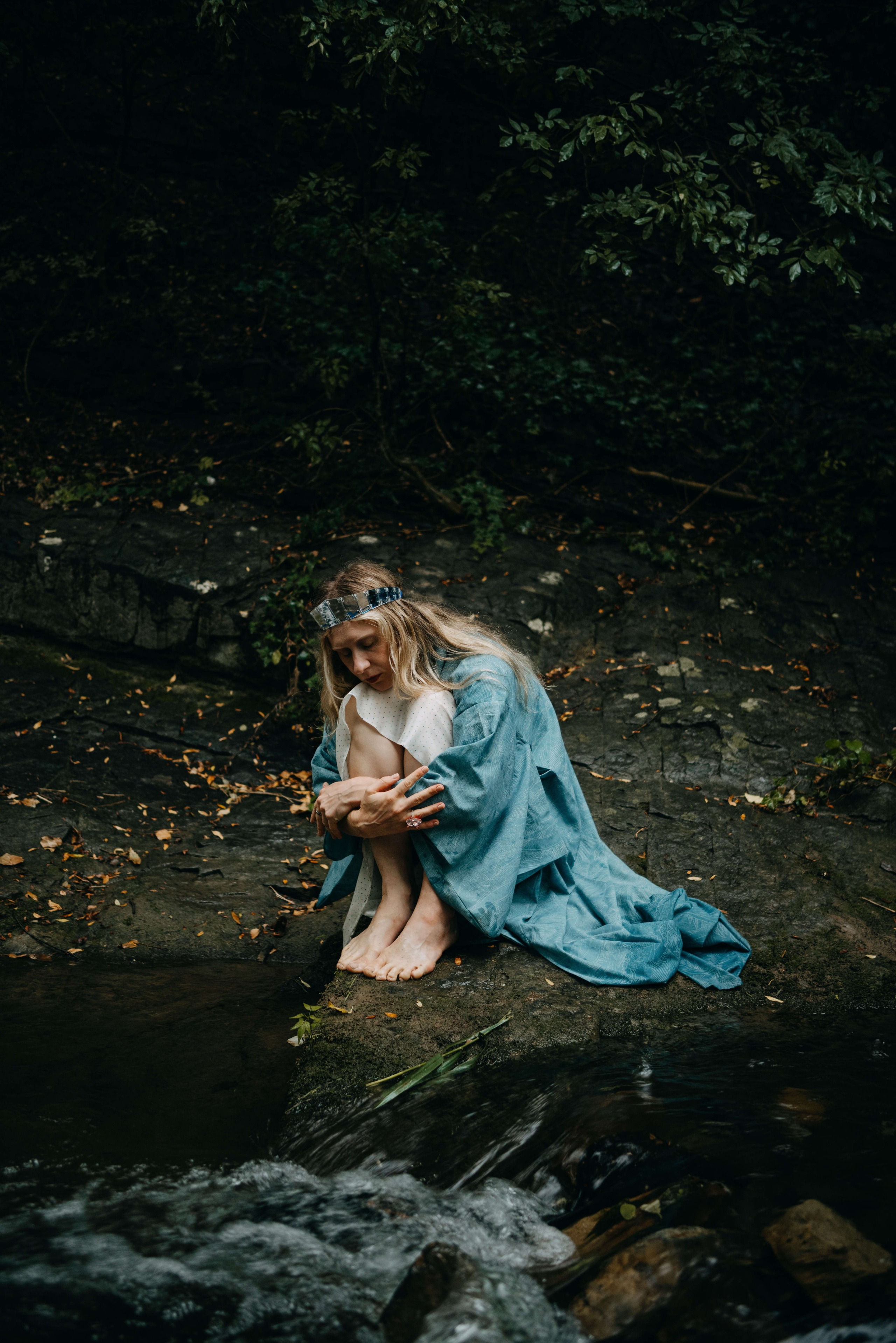 Съемка для бренда славянских украшений в лесу. Портретный и свадебный фотограф в Тбилиси • xeniqo