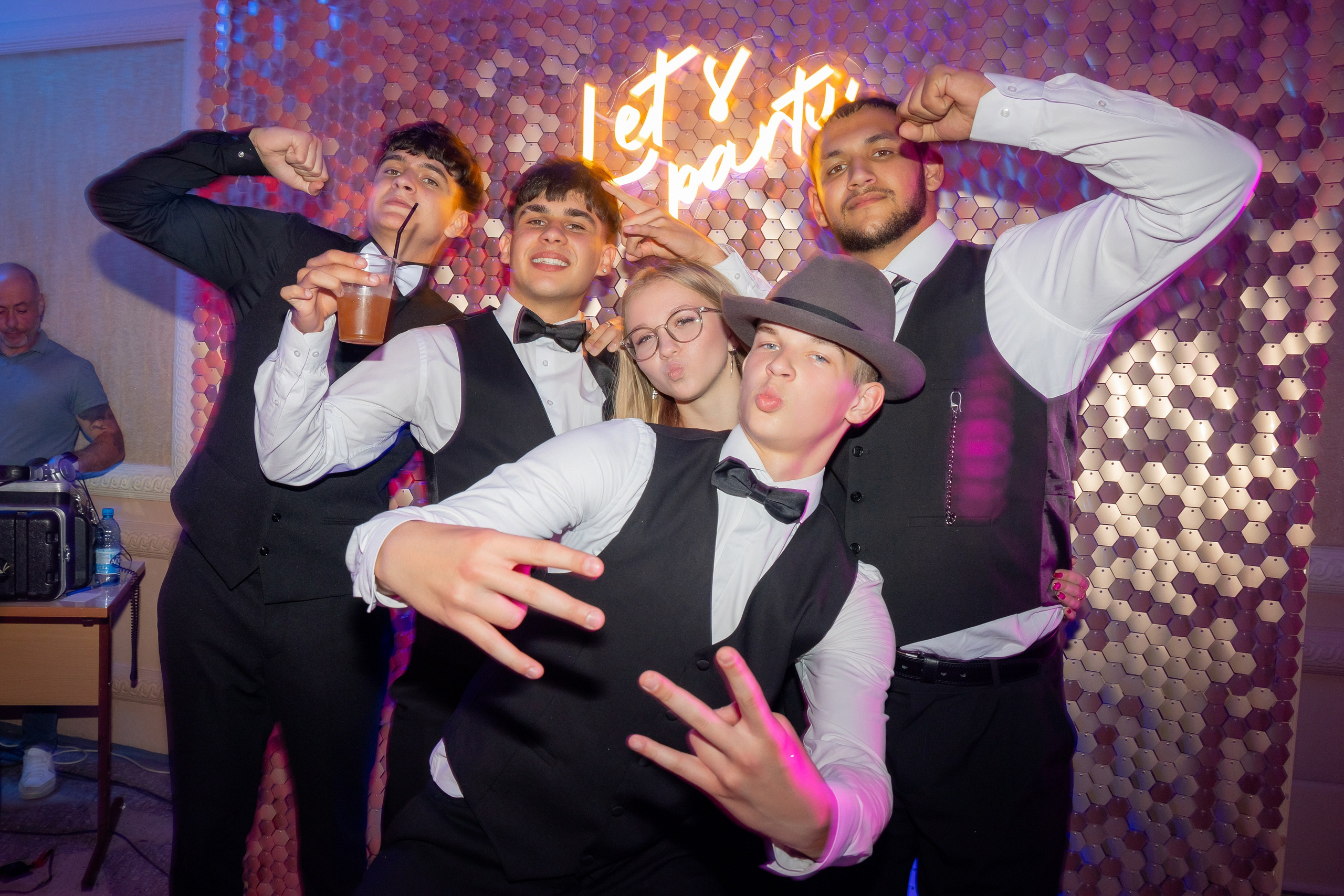 Школьный выпускной 2024 год в Соколе (Минск). Свадебный фотограф в Минске/Беларуси Сергей Спиридонов