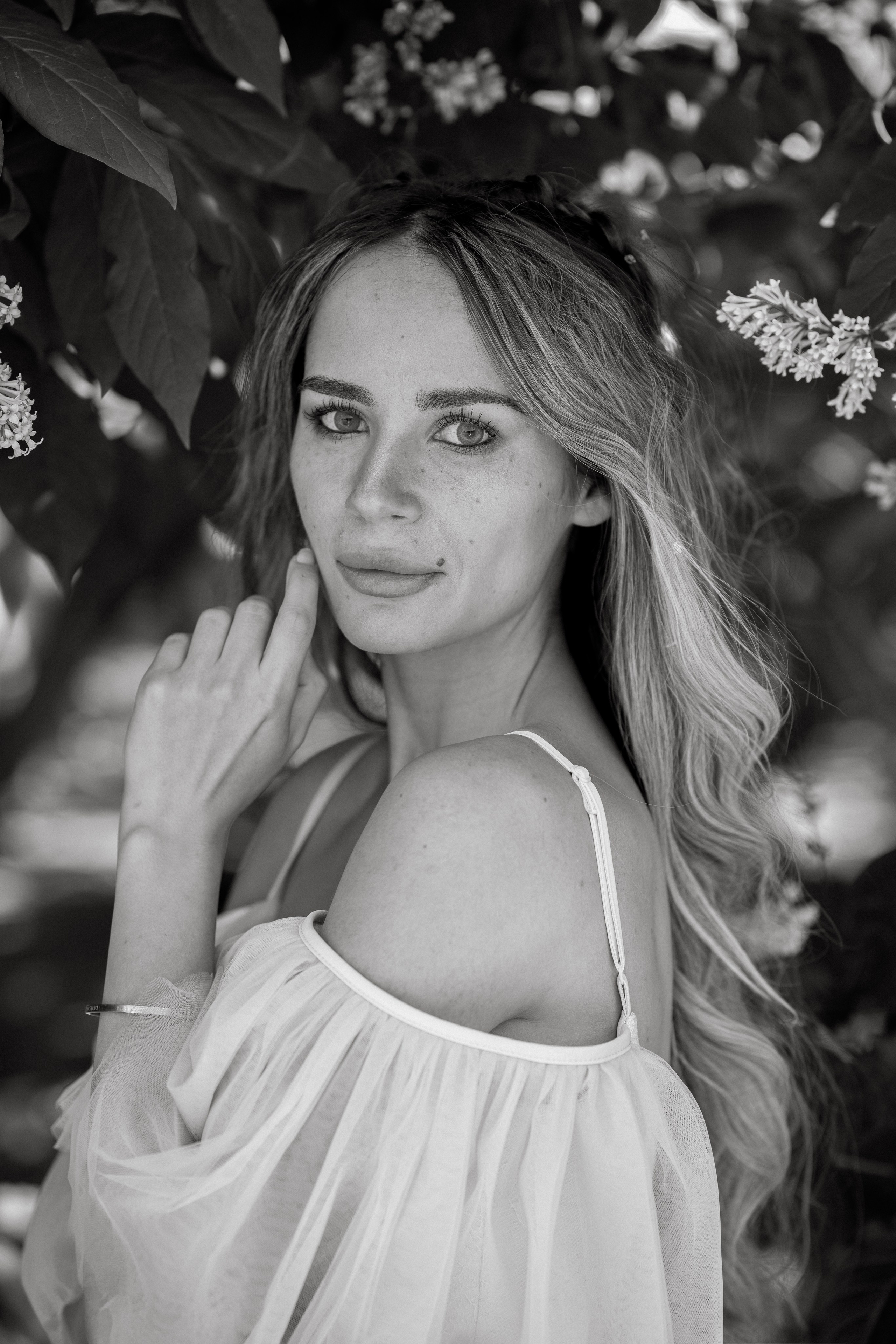 Нежная Динара в сирени. Семейный и портретный фотограф в Санкт-Петербурге Татьяна Гримоть