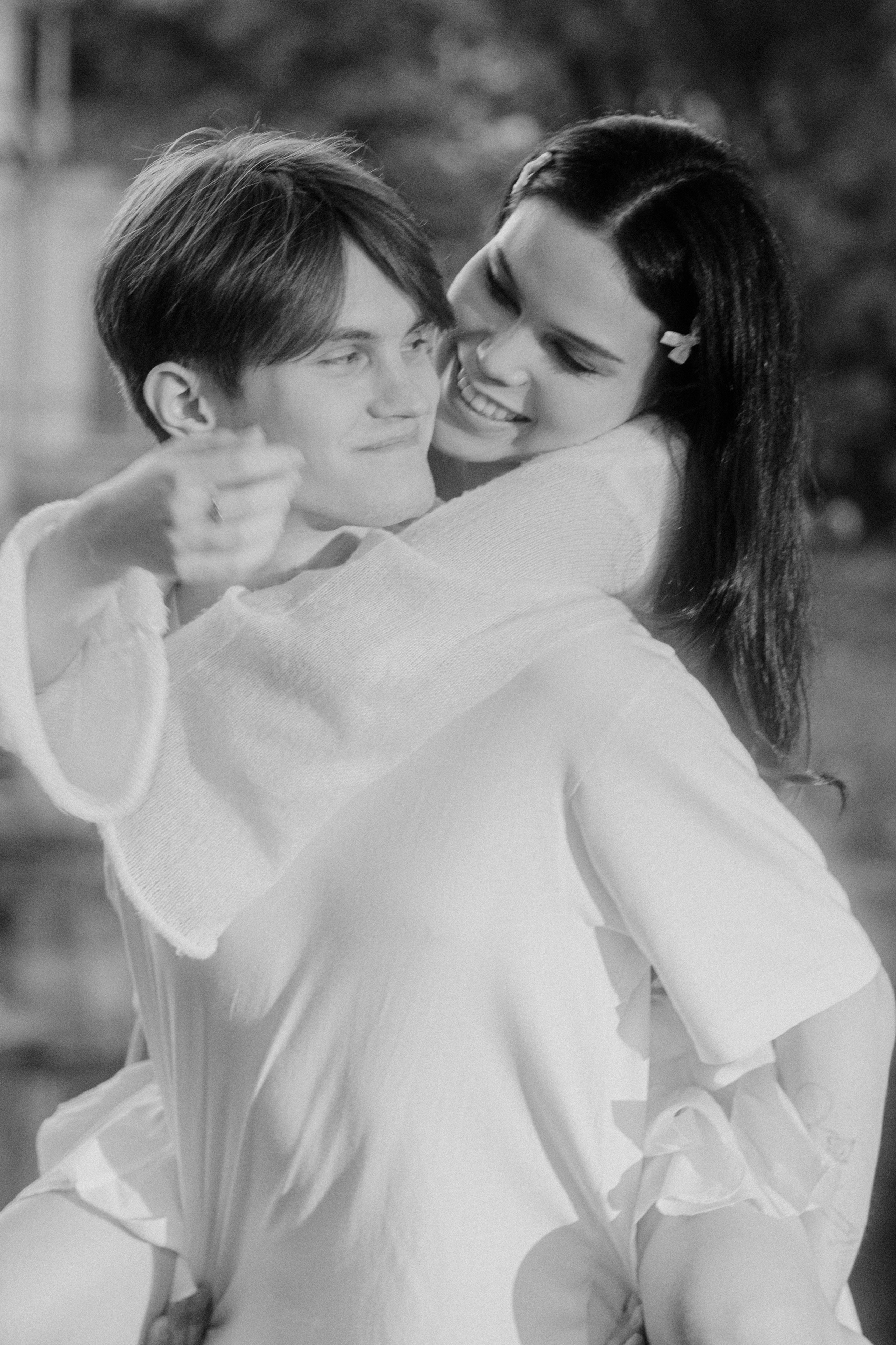 Фотосессия лавстори в Санкт-Петербурге. Лопухинский сад.