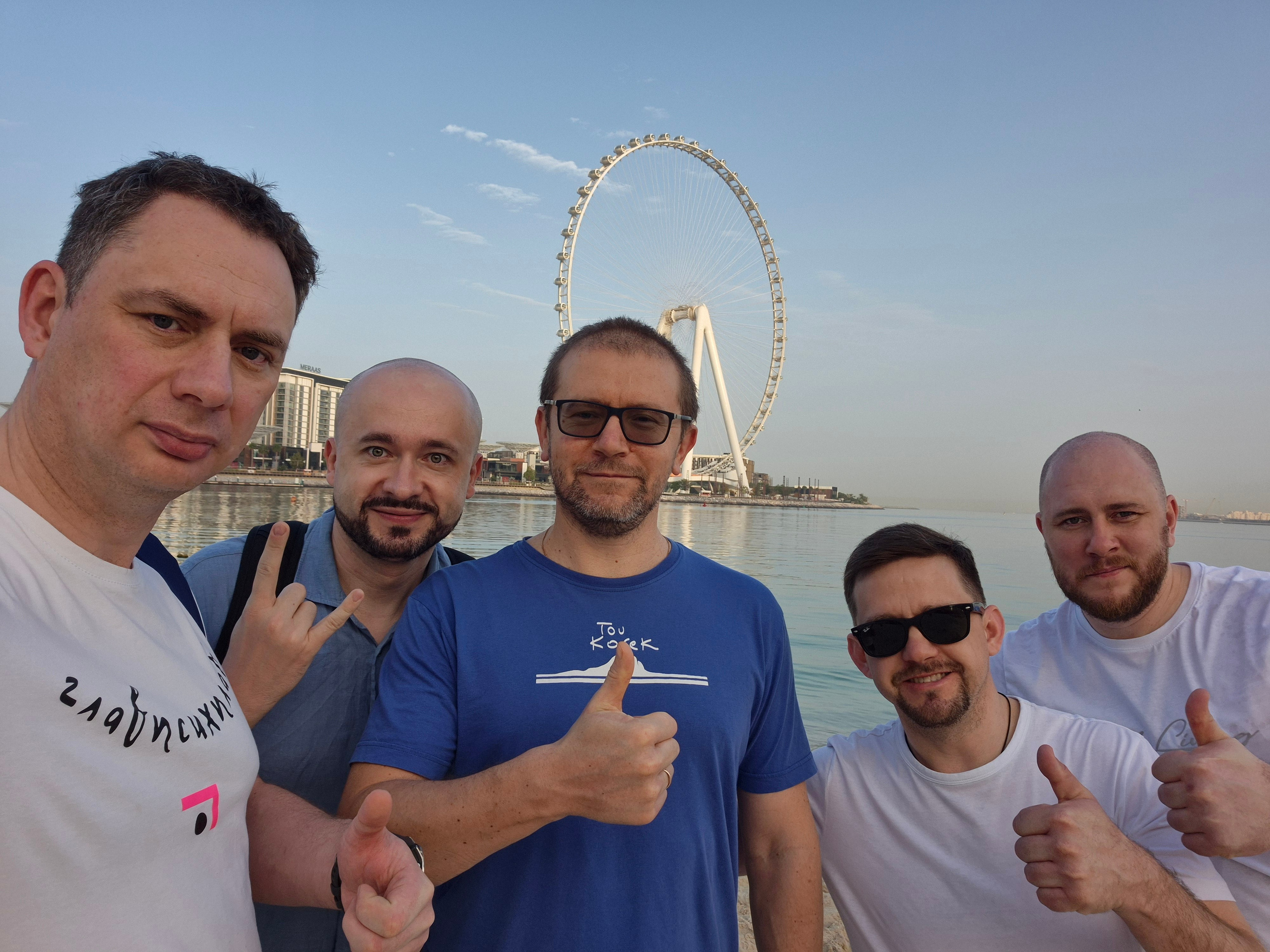 Утром перед возвращением плавать уже ходили большой компанией