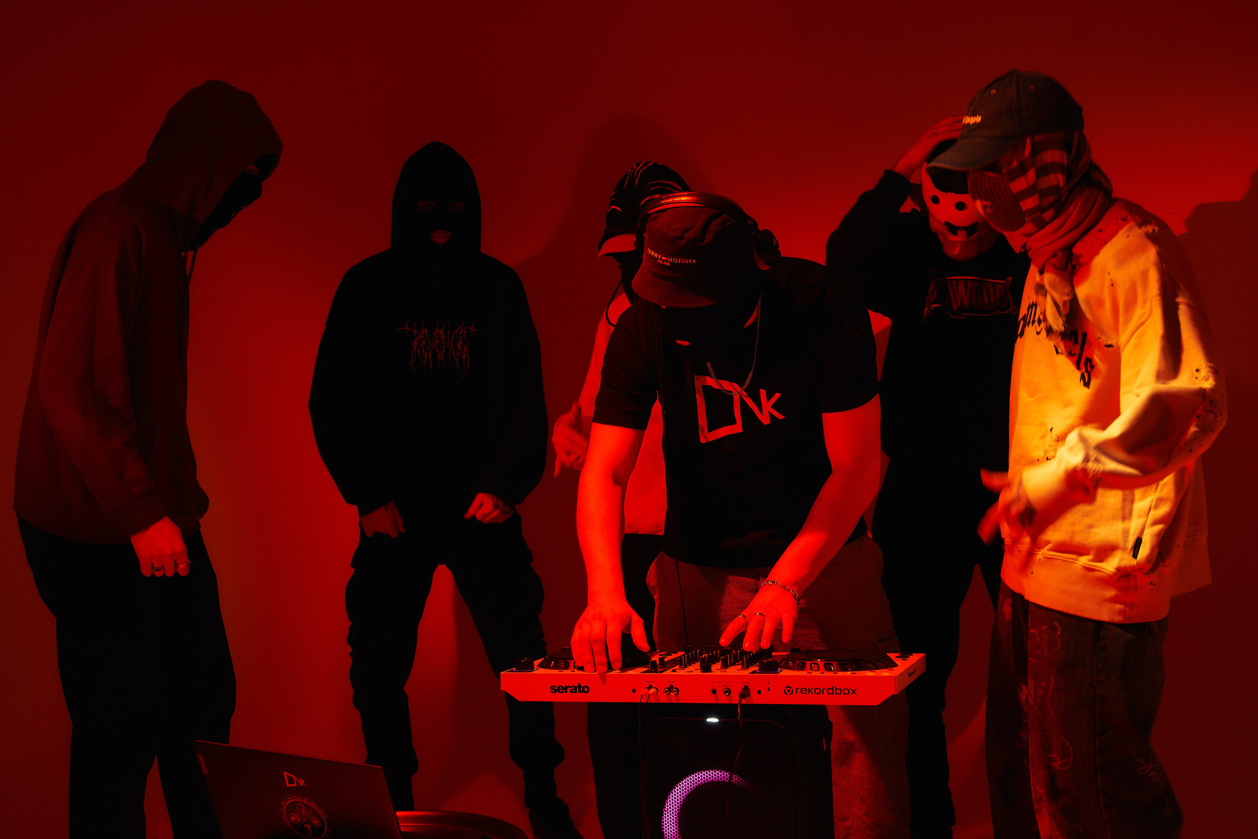 DNK. Московский фотограф WHRMZD