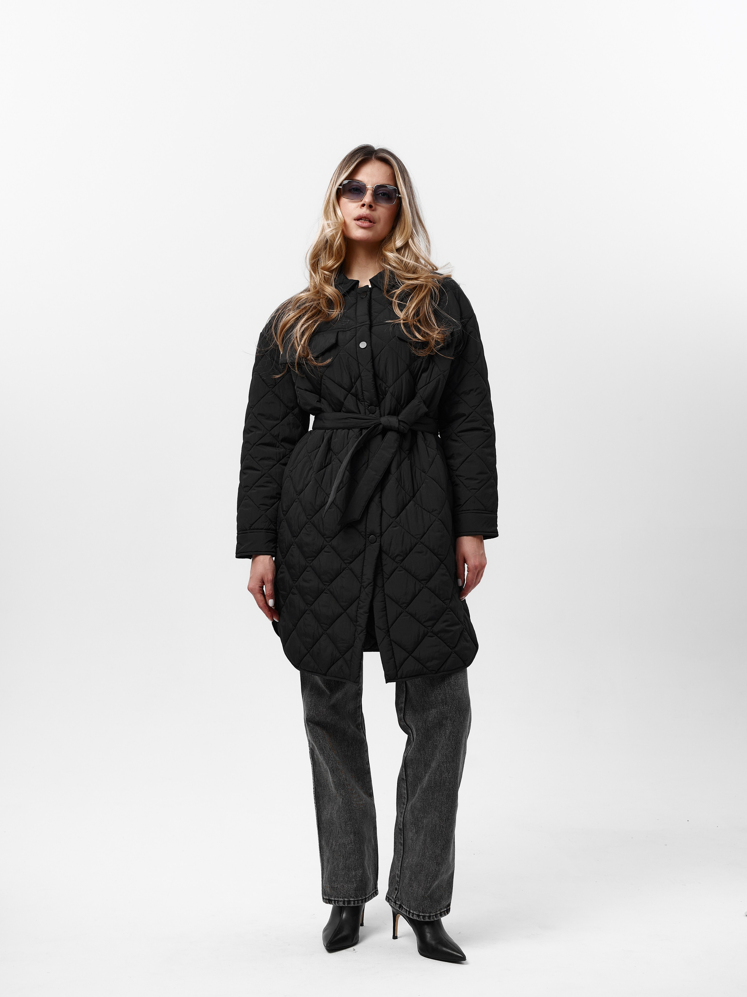 Куртки женские. Фотограф для маркетплейсов в Москве