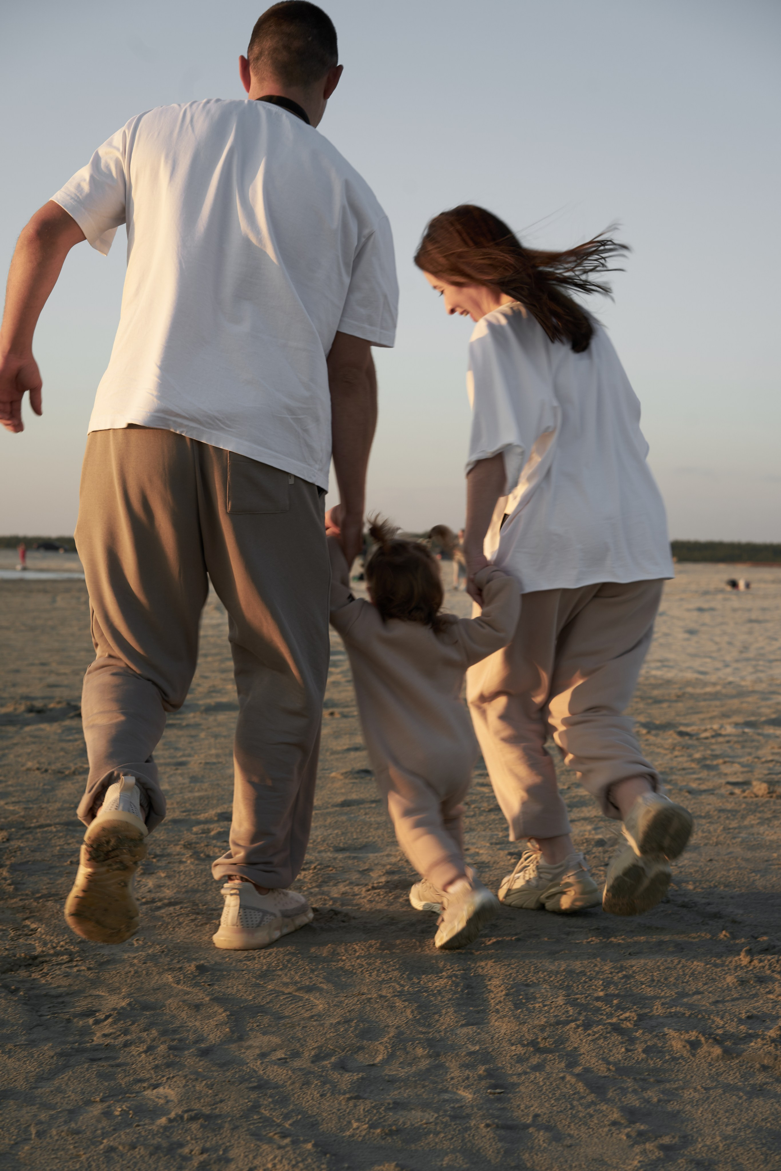 Семейная фотосессия на закате в песках. Фотограф Екатеринбург Кокшарова Александра