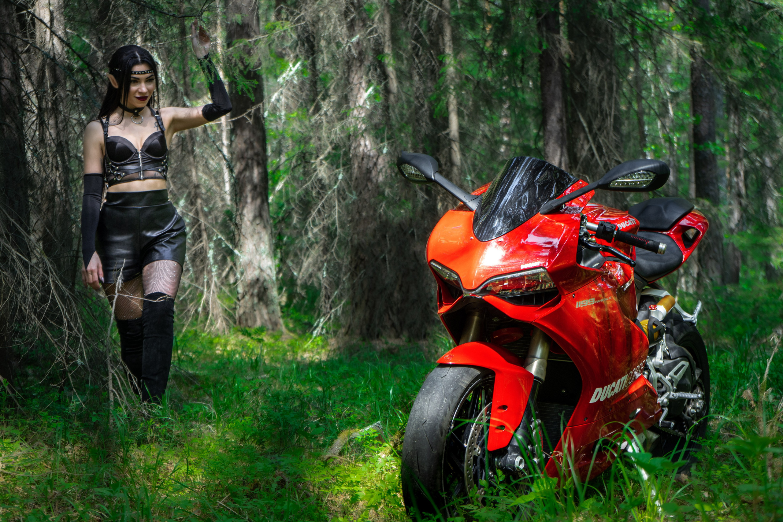 Портретная фотосессия на мотоцикле. Фотограф Екатеринбург Кокшарова Александра