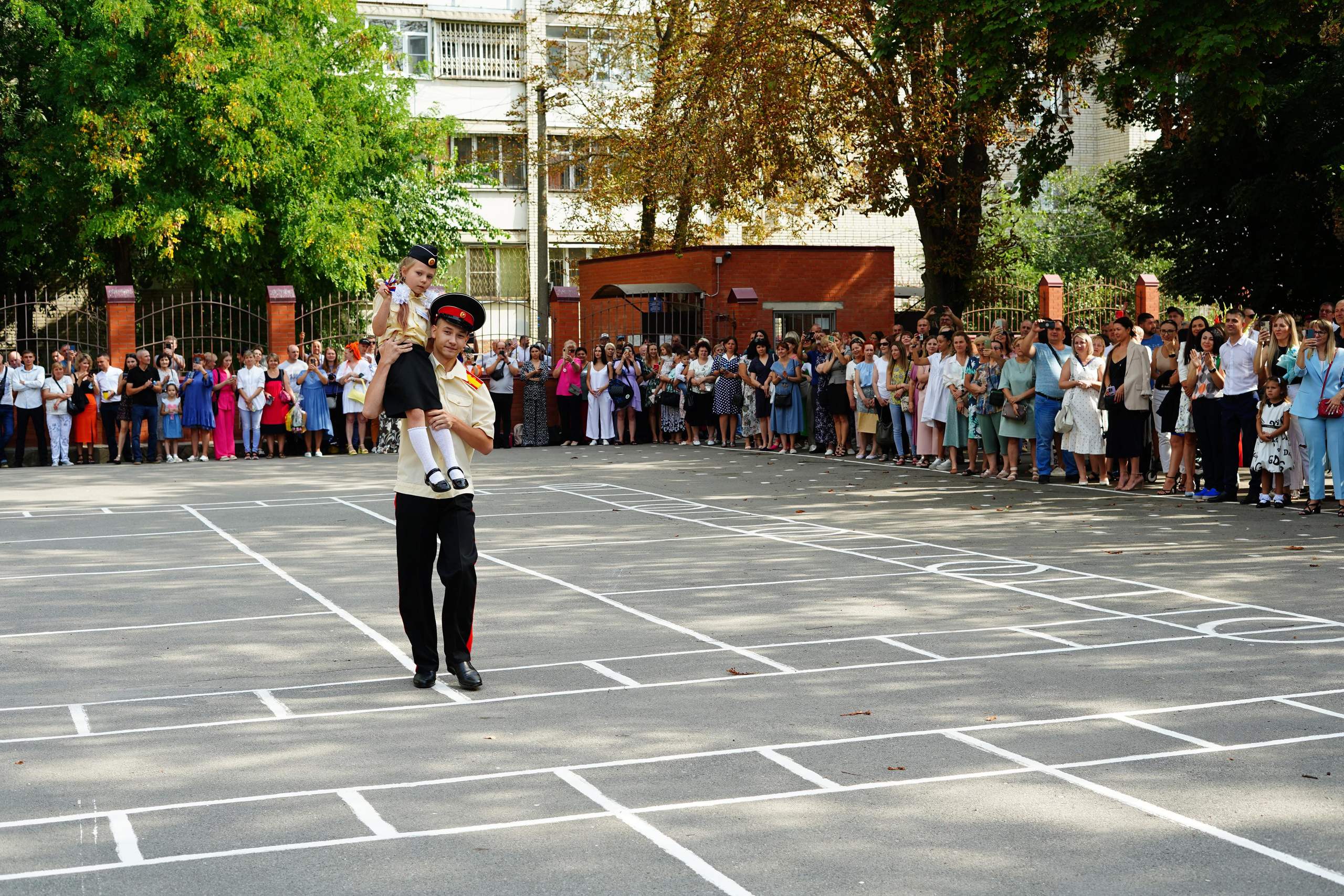 Кадетский корпус 1 сентября. MEMENTO.Выпускные альбомы, школьные, юбилейные и другие книги. Ростов-на-Дону