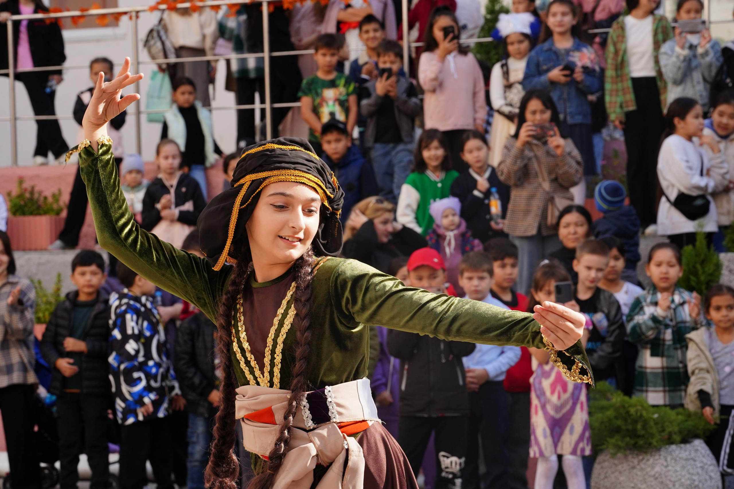 Праздник Осени 111 шк. MEMENTO.Выпускные альбомы, школьные, юбилейные и другие книги. Ростов-на-Дону