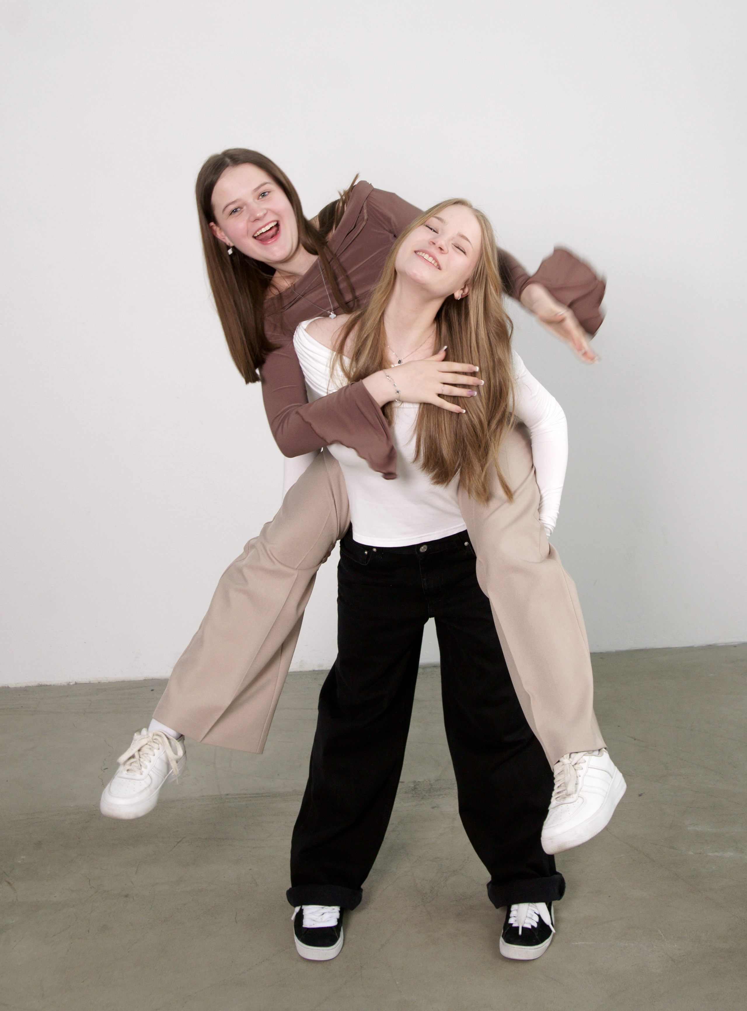 Студийная фотосессия выпускников 9,11 классов в Иркутске