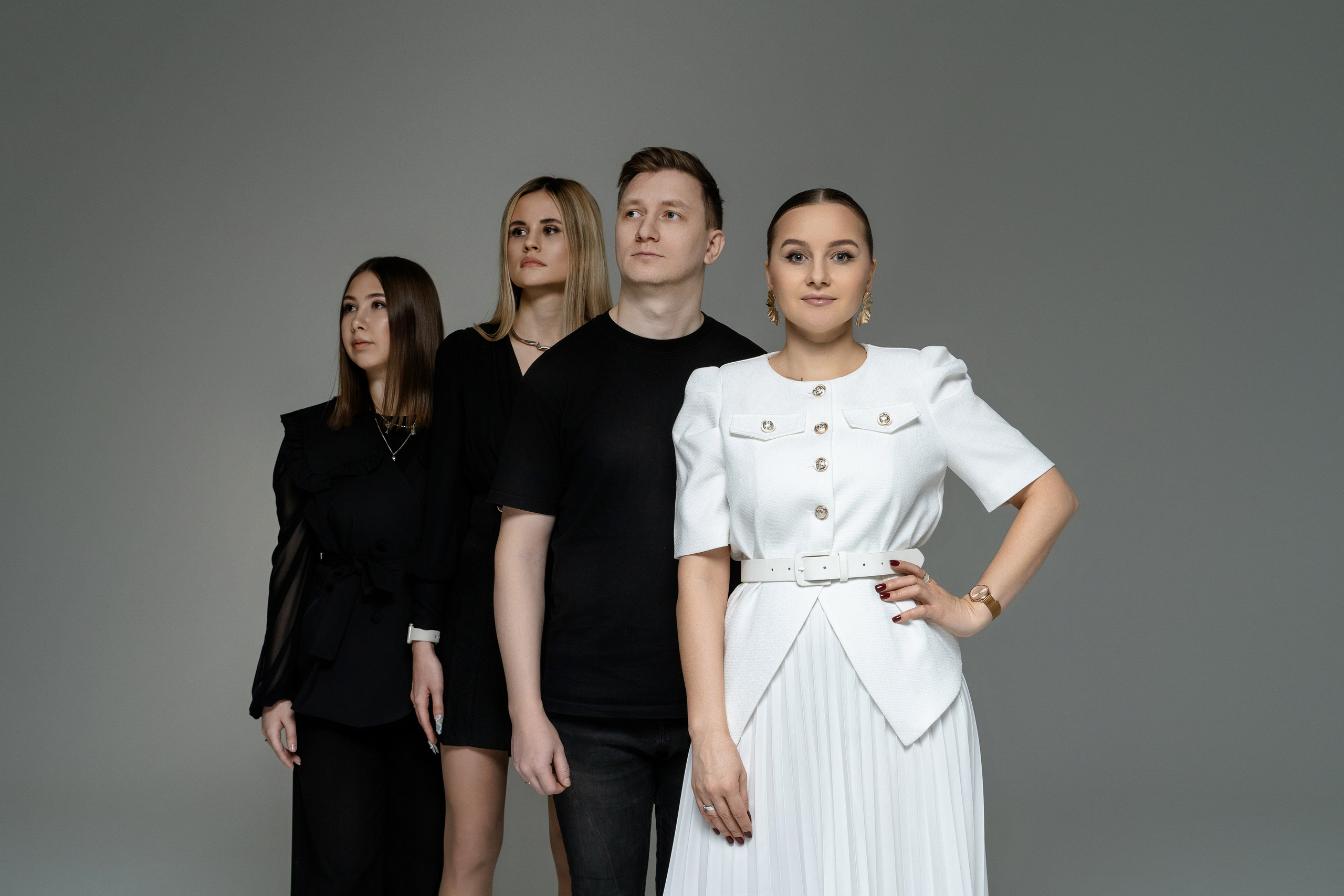 Групповая фотосессия на циклораме