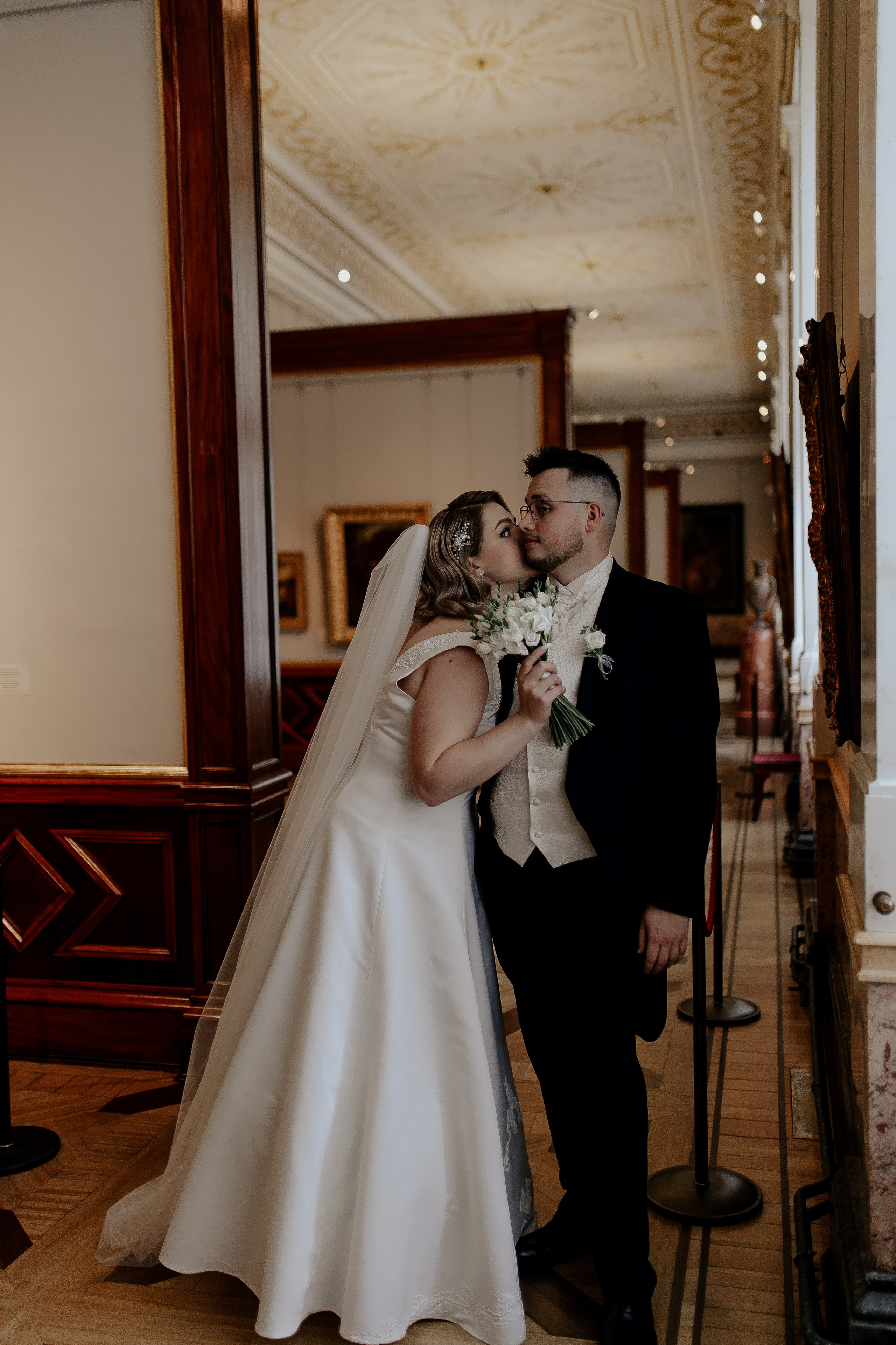 Свадебные фотографии из Эрмитажа. Фотограф в Санкт-Петербурге Лиза Семченкова