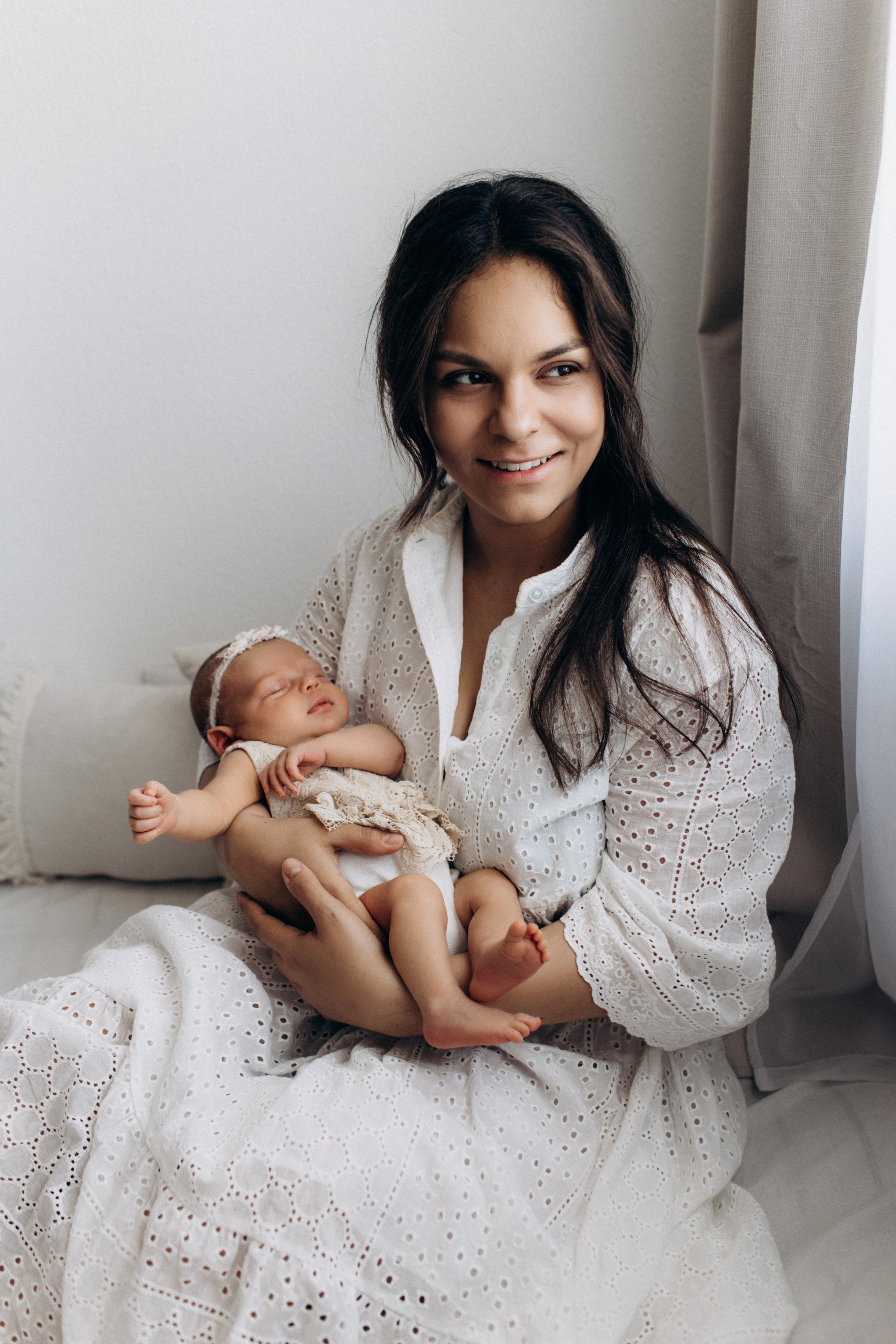 Newborn (фотосессия новорожденных). Фотостудия для новорожденных и малышей в Твери — На ручки