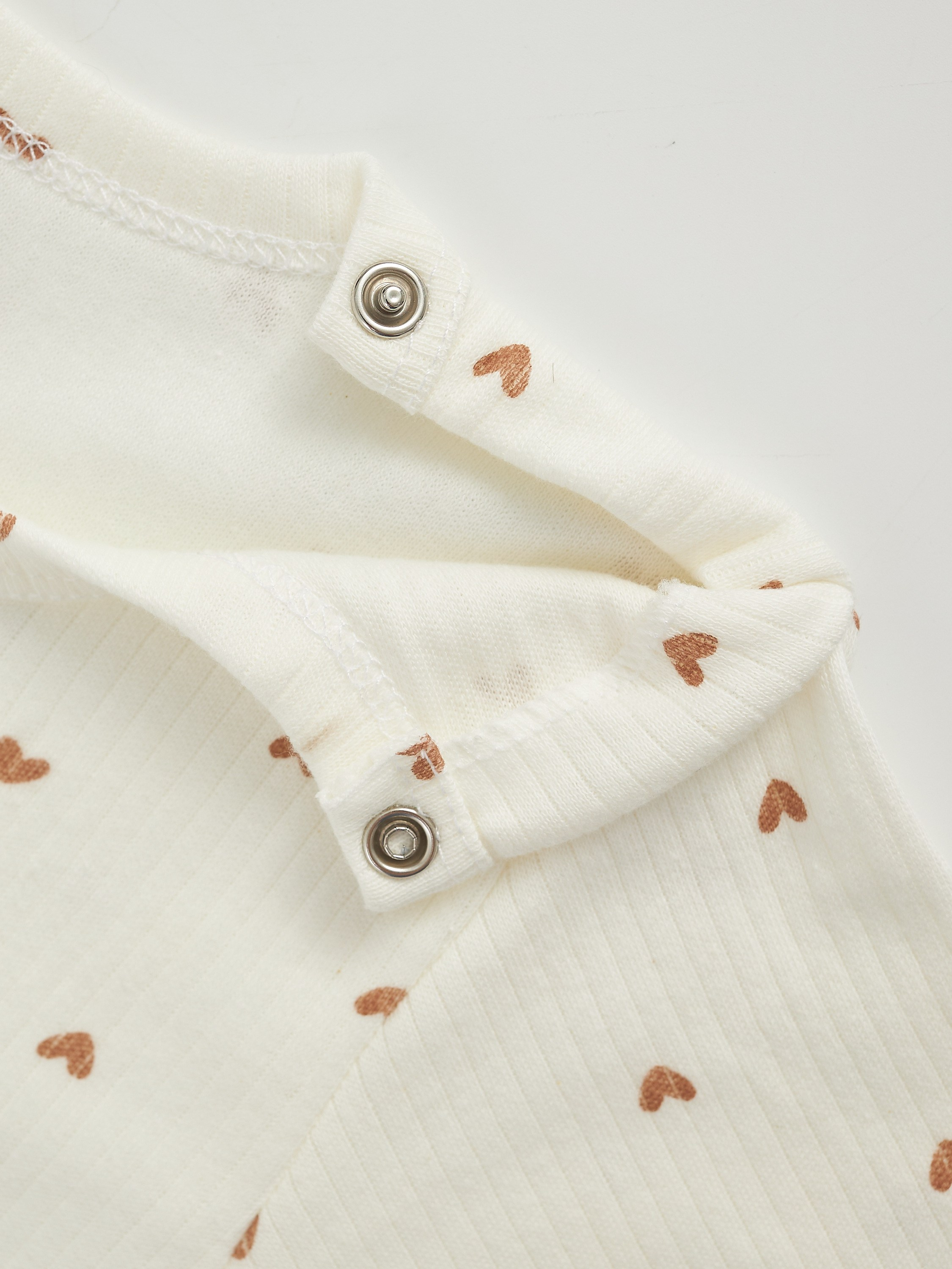 Фотосъемка детской одежды раскладкой для маркетплейсов. Алексей Темнов — фотограф в Пятигорске