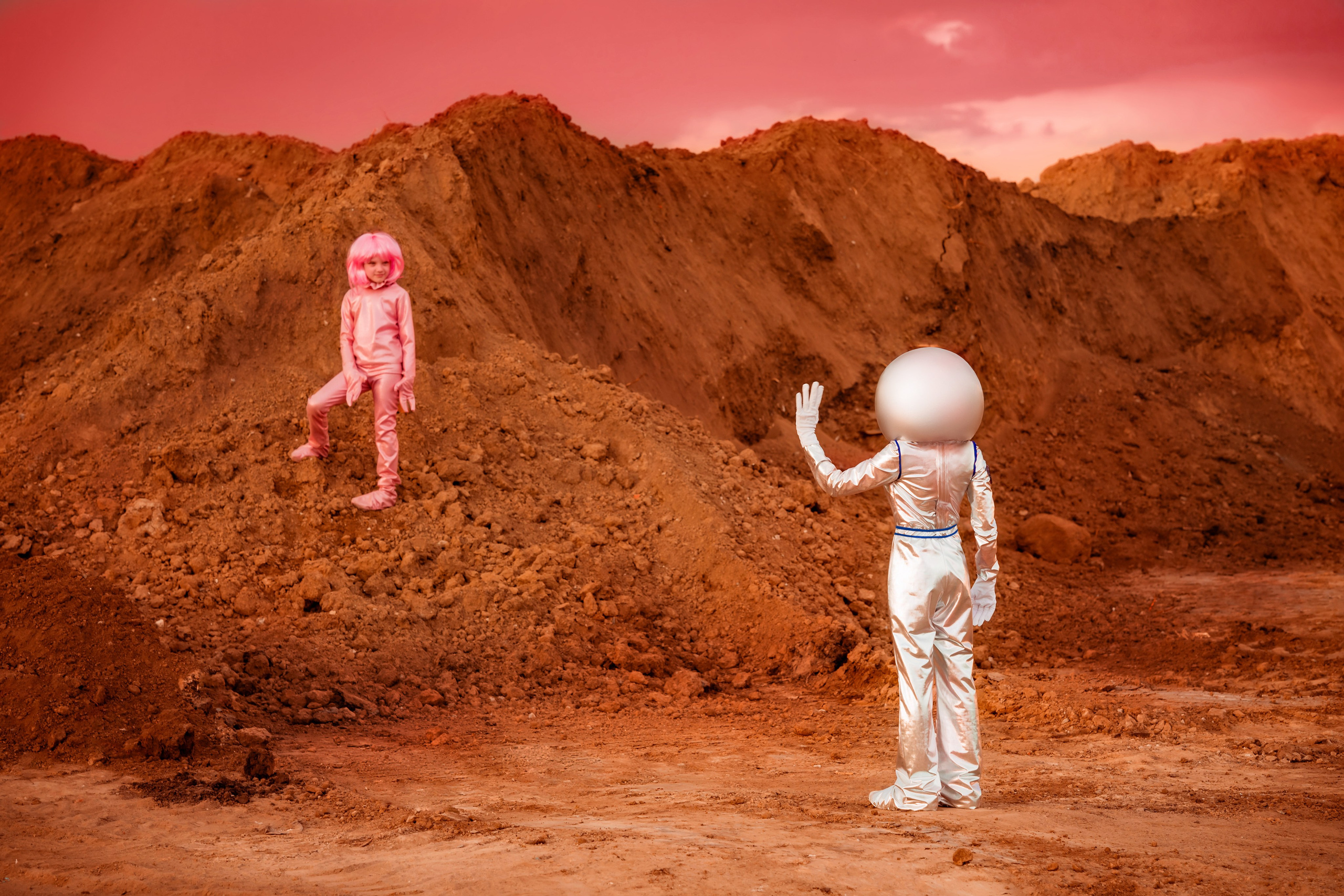 Инопланетяшка и космонавт. Фотограф Валентина Полунина
