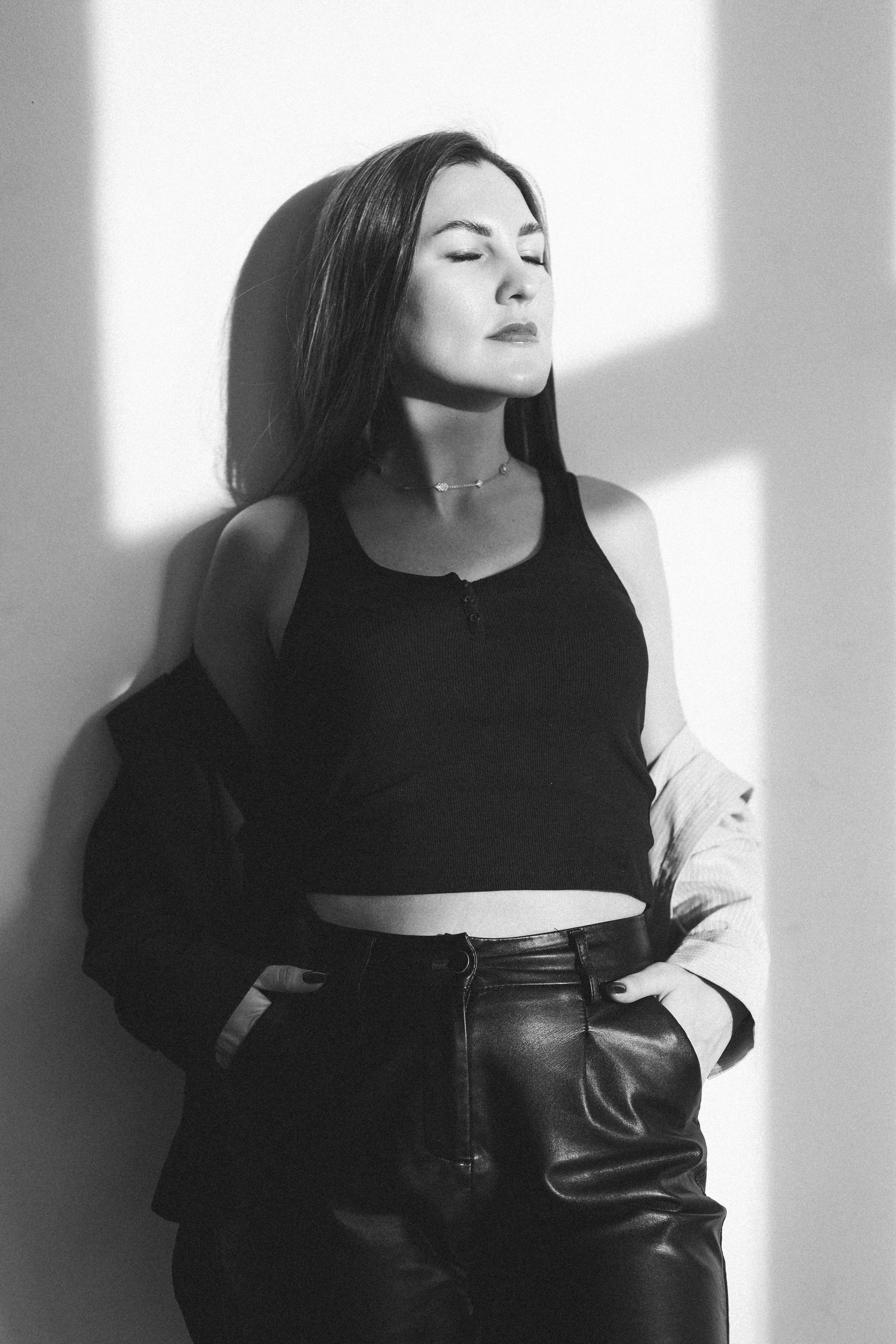 Студийные съемки в ч/б. Женский фотограф в Москве Рина Леонтьева