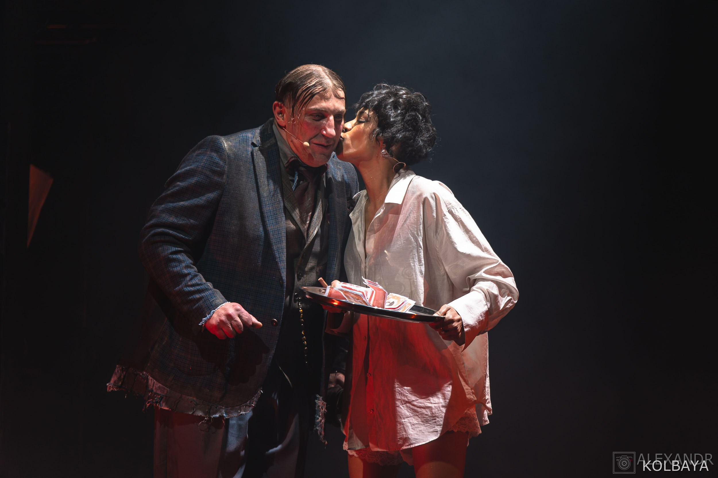 Фотографии со спектакля «Однажды в городе N». Концертный и театральный репортажный фотограф в Москве Александр Колбая