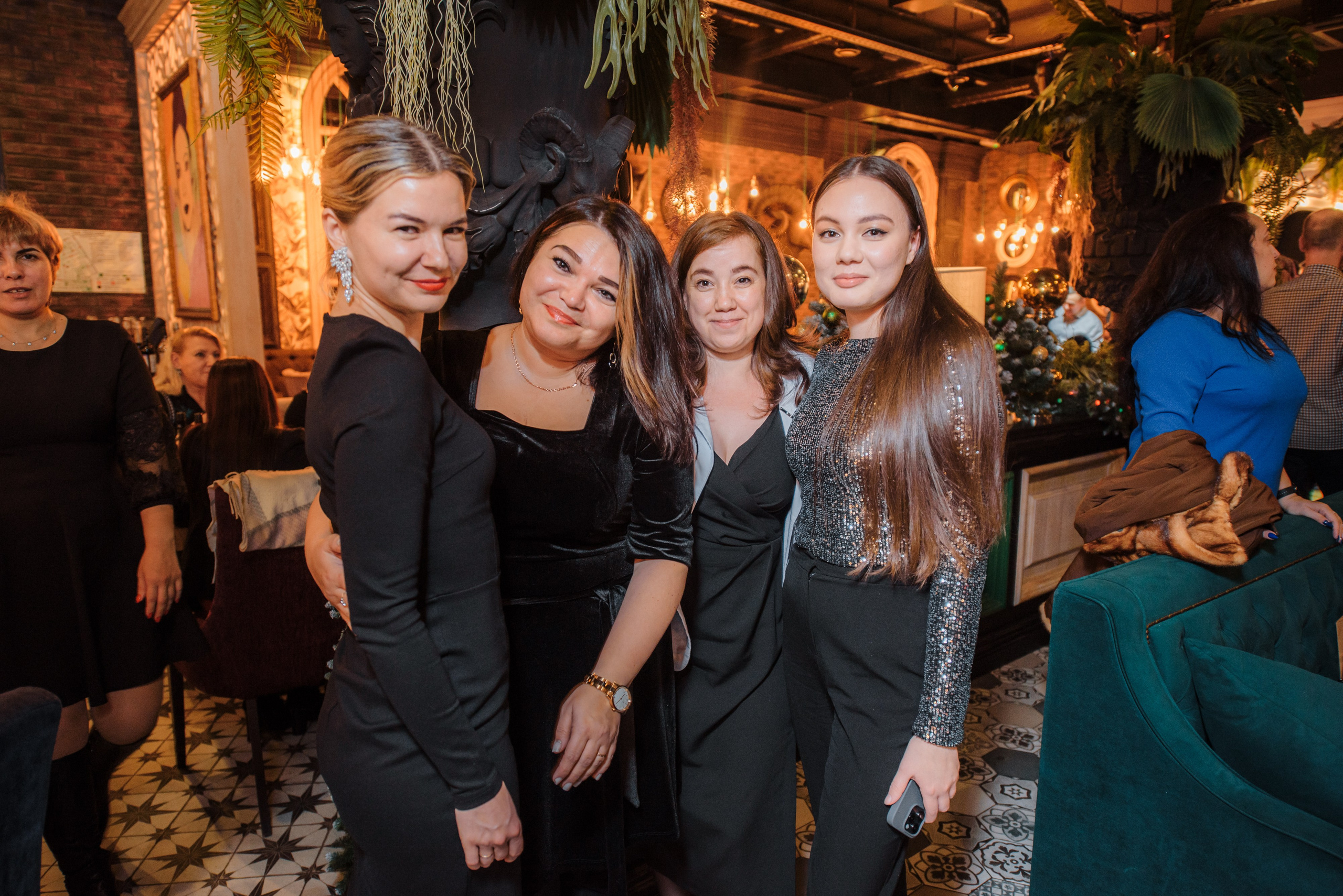 BAHROMA • Новогодний корпоратив 2024. Фотограф Элина Брусенцева