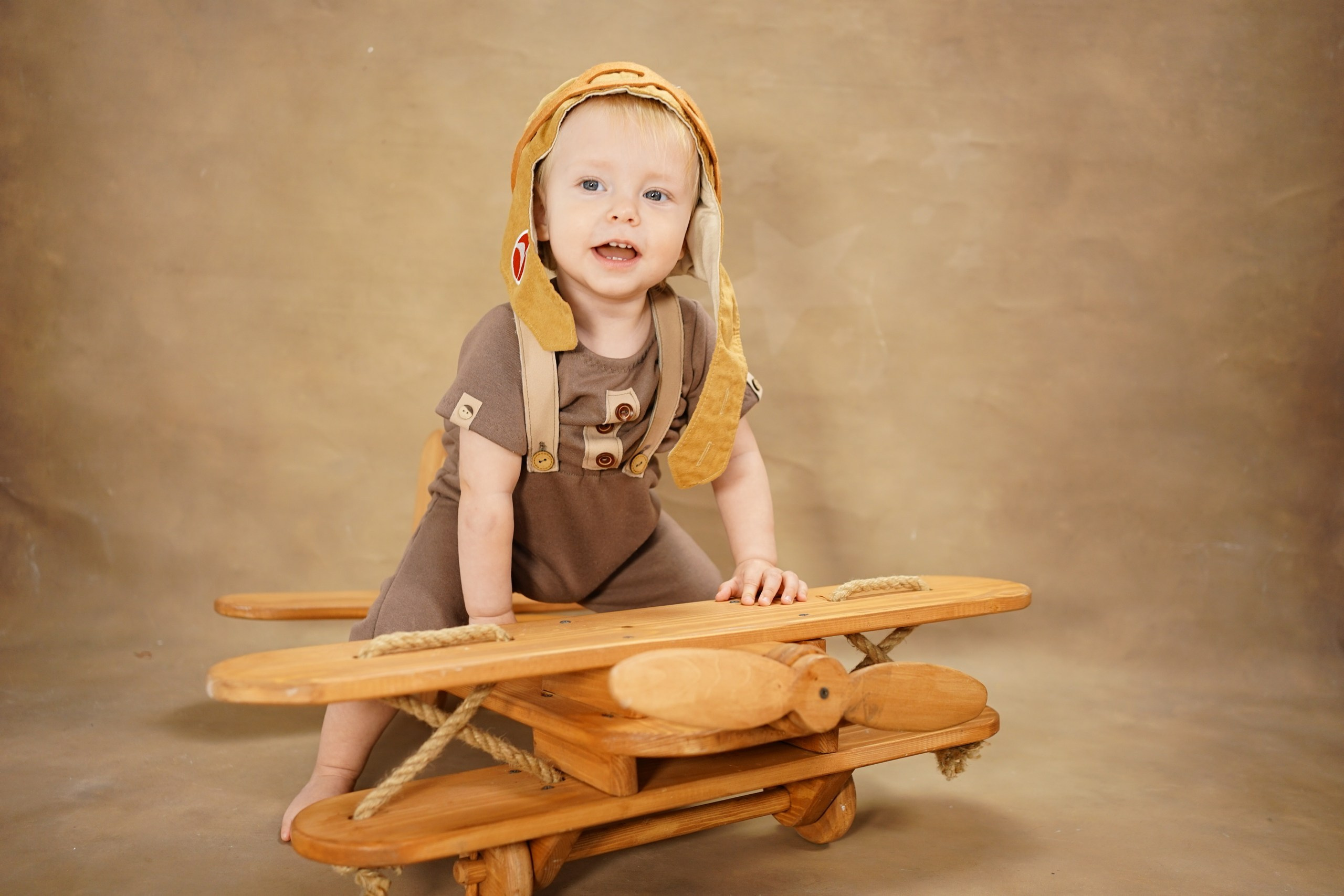 Фотозоны на ХОЛСТЕ. Детская Фотостудия ГОДОВАСИКИ в Санкт-Петербурге фотосесия на годик