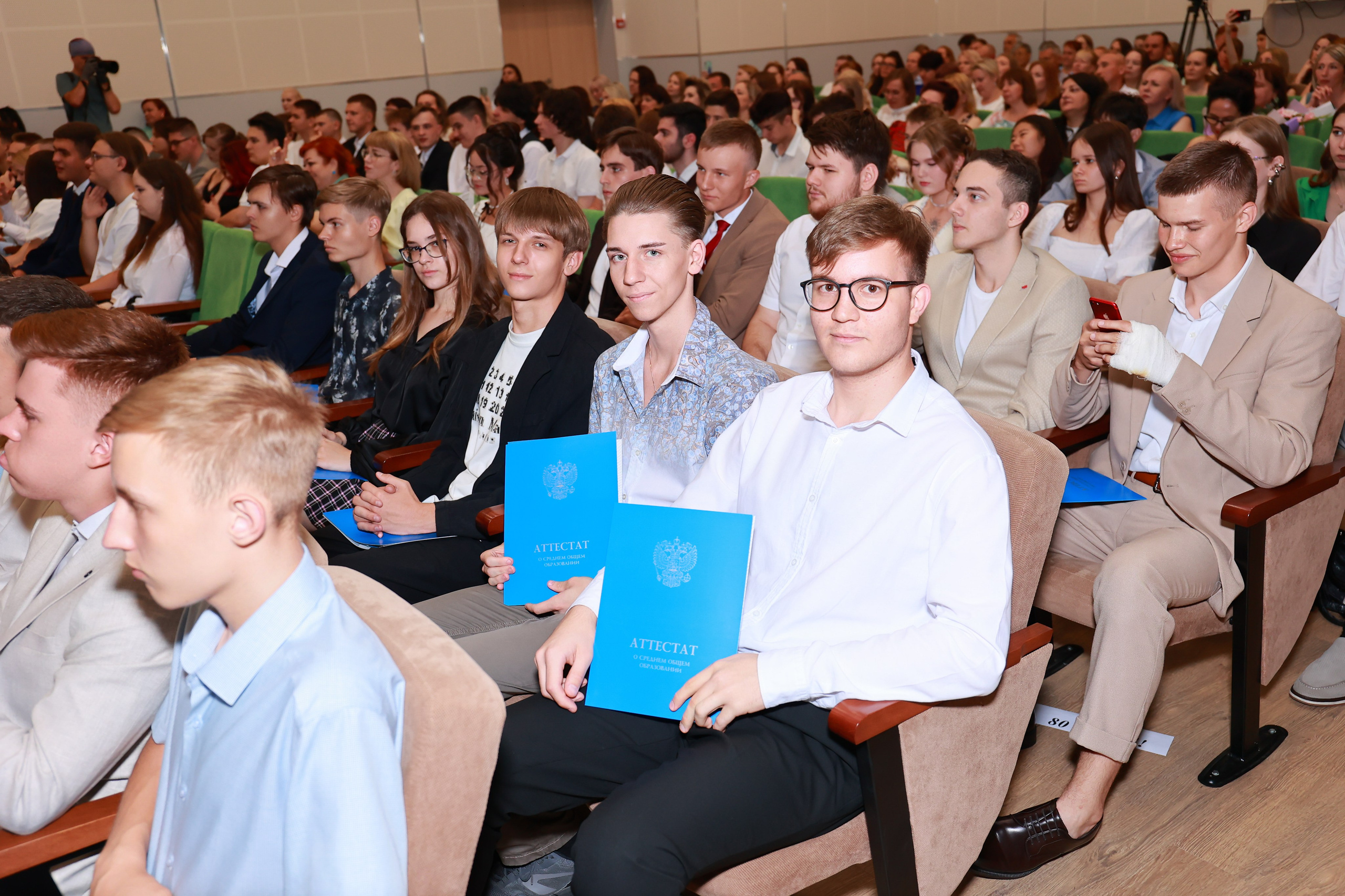Вручение аттестатов Гимназия 87. Детский семейный фотограф Краснодар