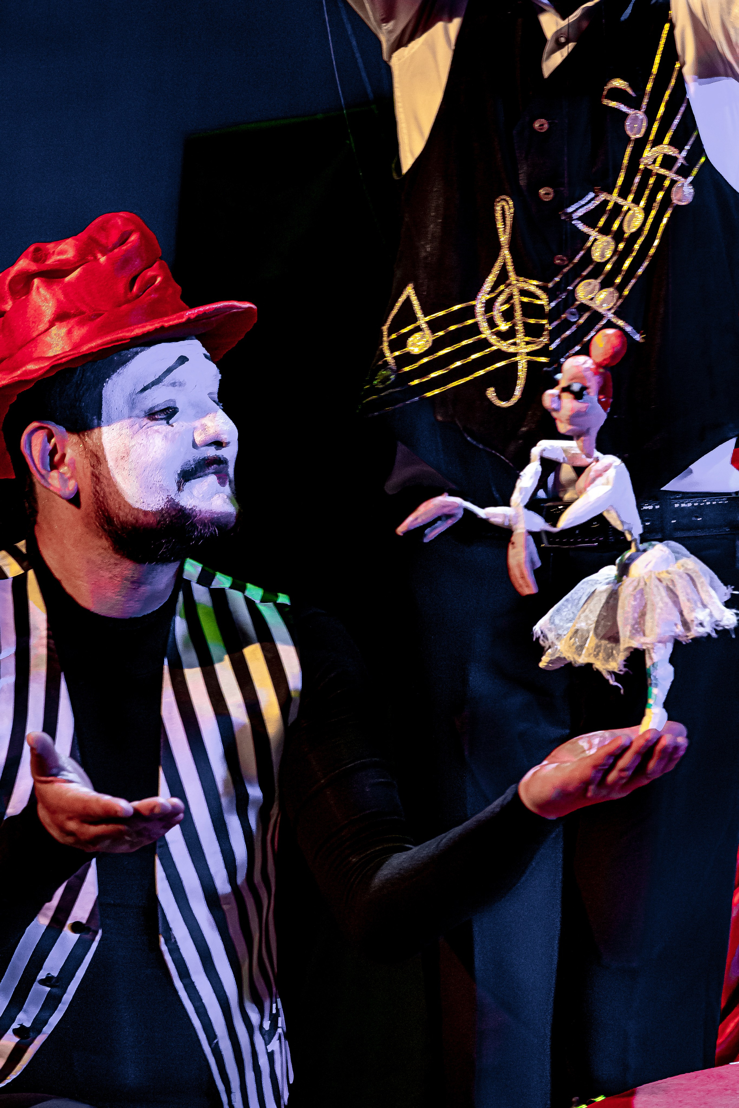 Цирк из Саквояжа спектакль театра САКВОЯЖ. Фотограф в Сочи Юрий Шептаев