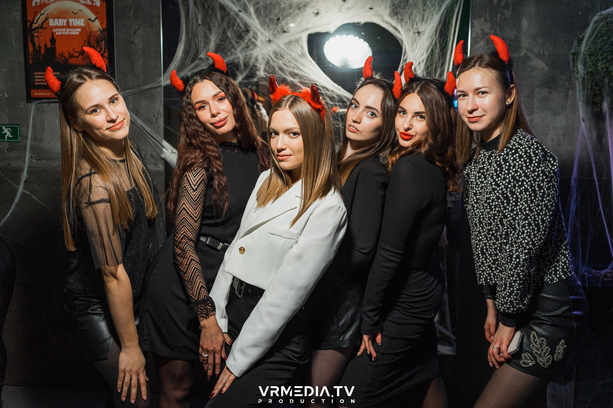 Halloween ARACHNOPHOBIA в баре «Друзья»