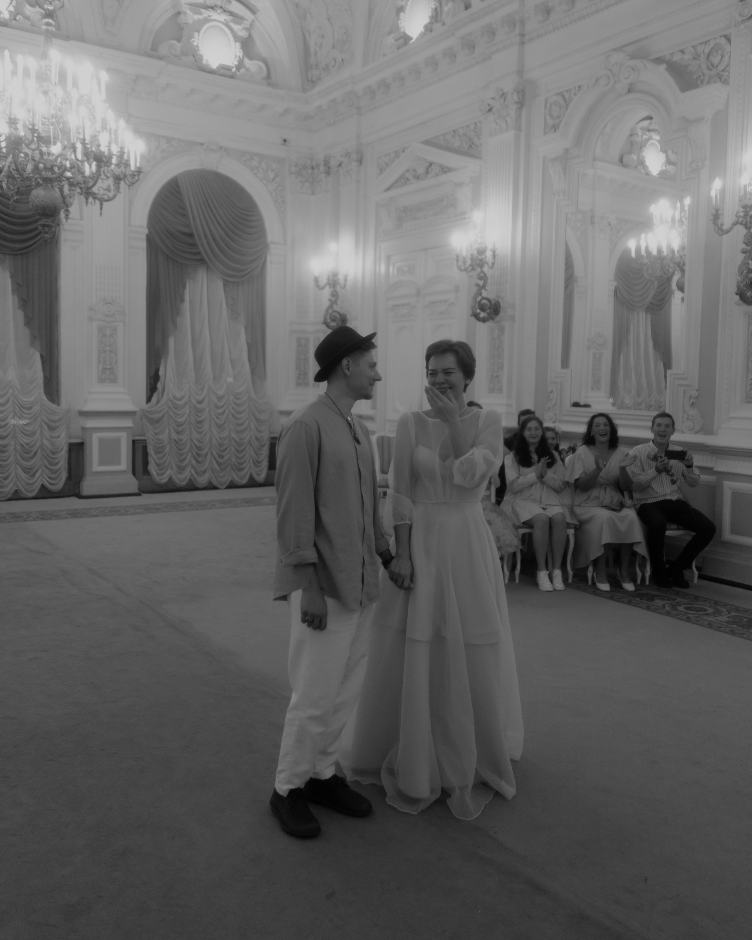 чувственные моменты в Дворце бракосочетания, слёзы невесты во время церемонии