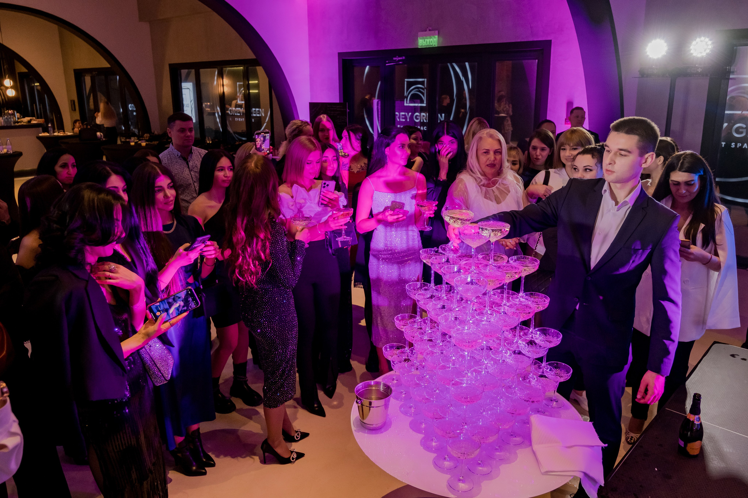 Выпускной онлайн-школы Шушанны Исраелян совместно с Анной Горбуновой. Репортажный фотограф Анастасия Ащепкова