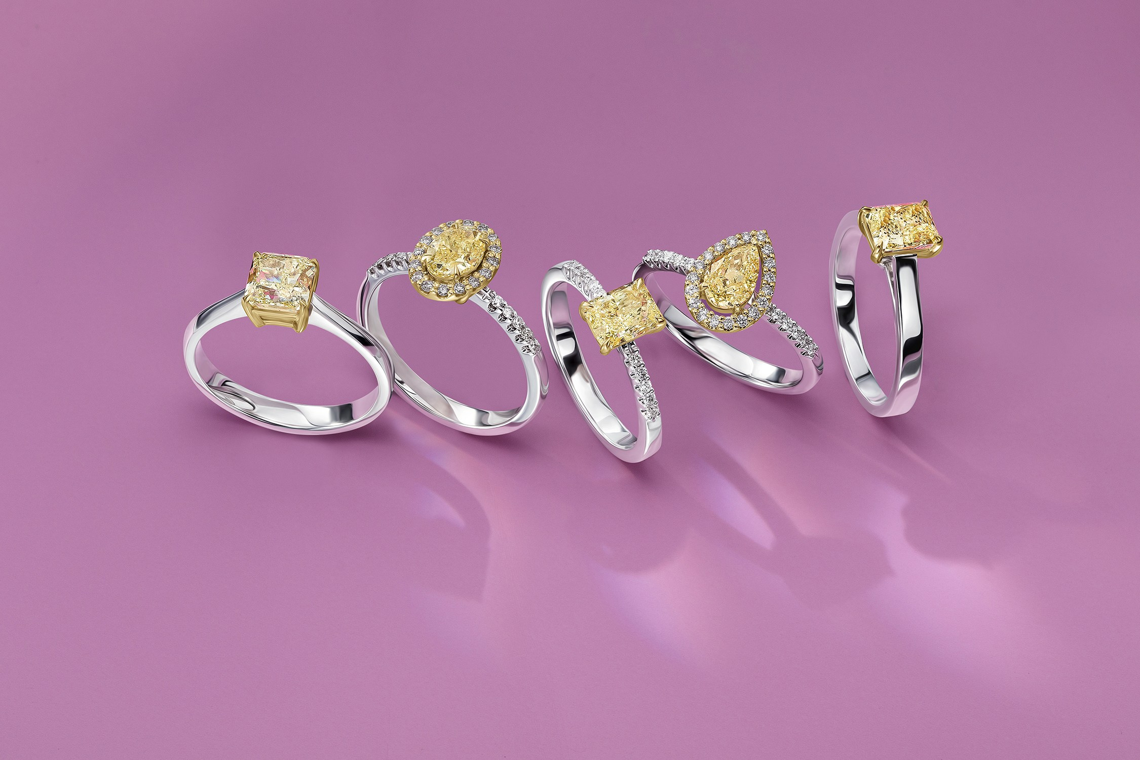 Фотосъёмка ювелирных украшений. Ювелирный фотограф в Санкт-Петербурге. Рекламная фотосессия в студии ювелирных украшений и бижутерии. Предметный фотограф в СПб со своей студией. Предметная фотостудия Сергея Пушкина. 