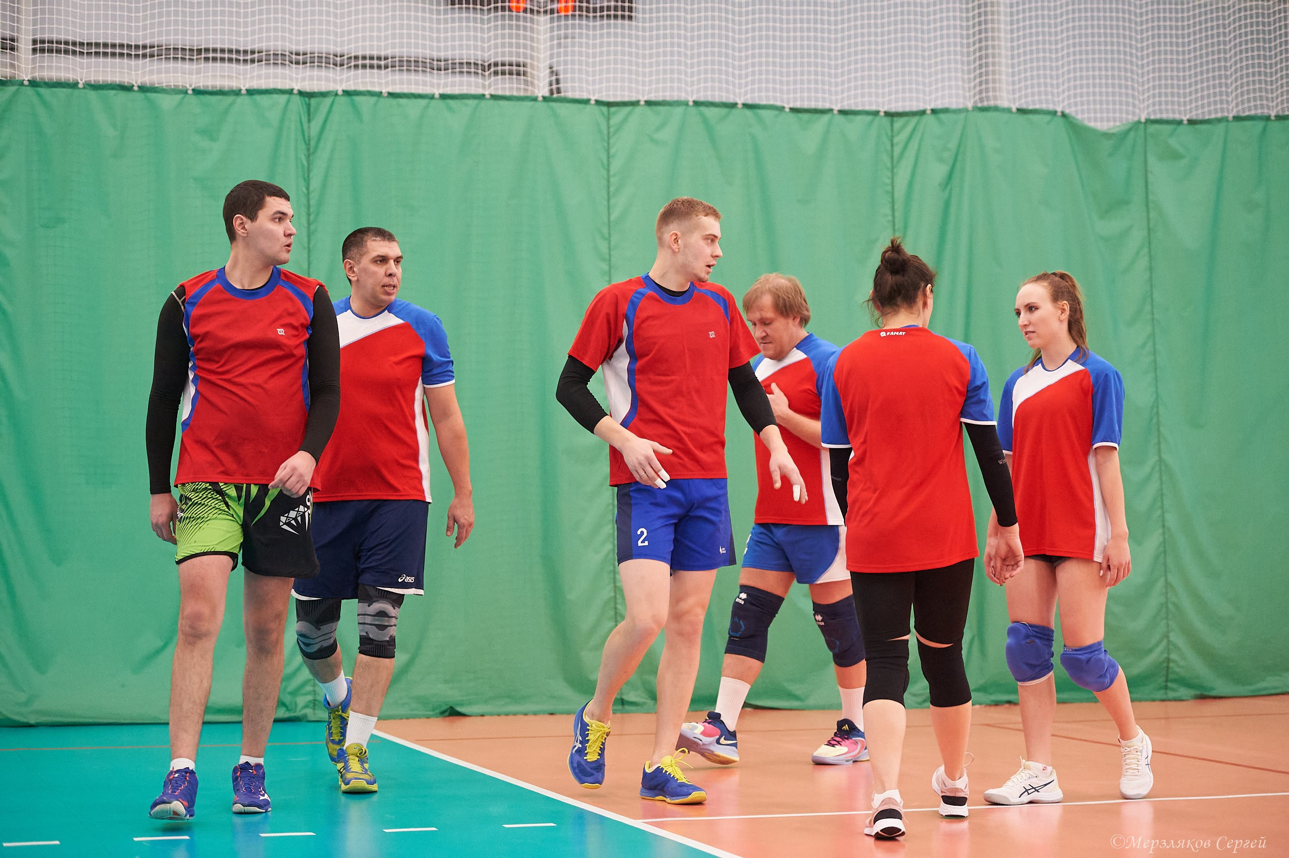 Новогодний волейбольный турнир. Ижевск. 16.12.23. Спортивный репортажный фотограф в Ижевске Сергей Мерзляков