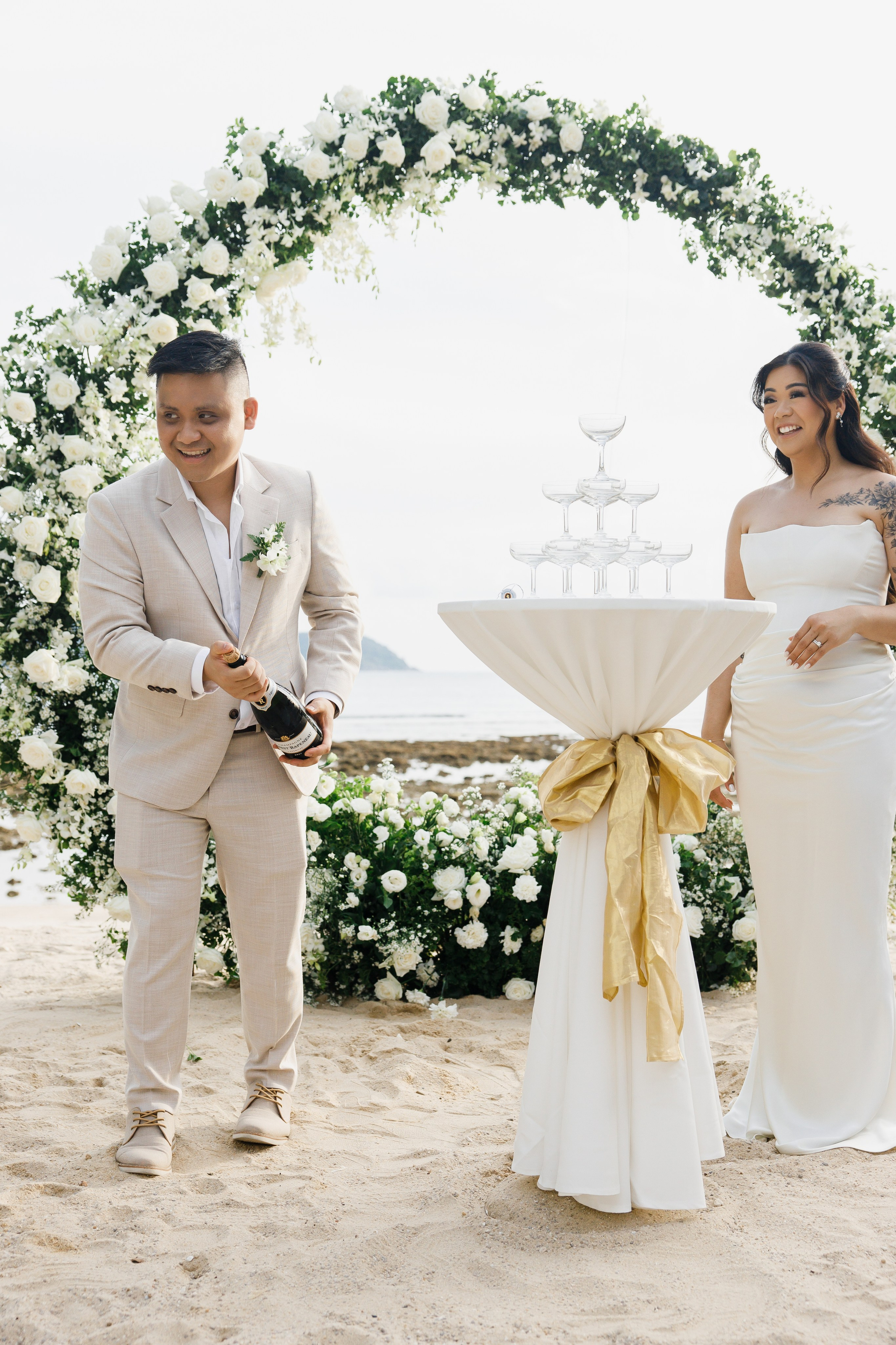 Wedding in Phuket at the Thavorn Hotel. Photographer in Phuket. Photographer Thailand