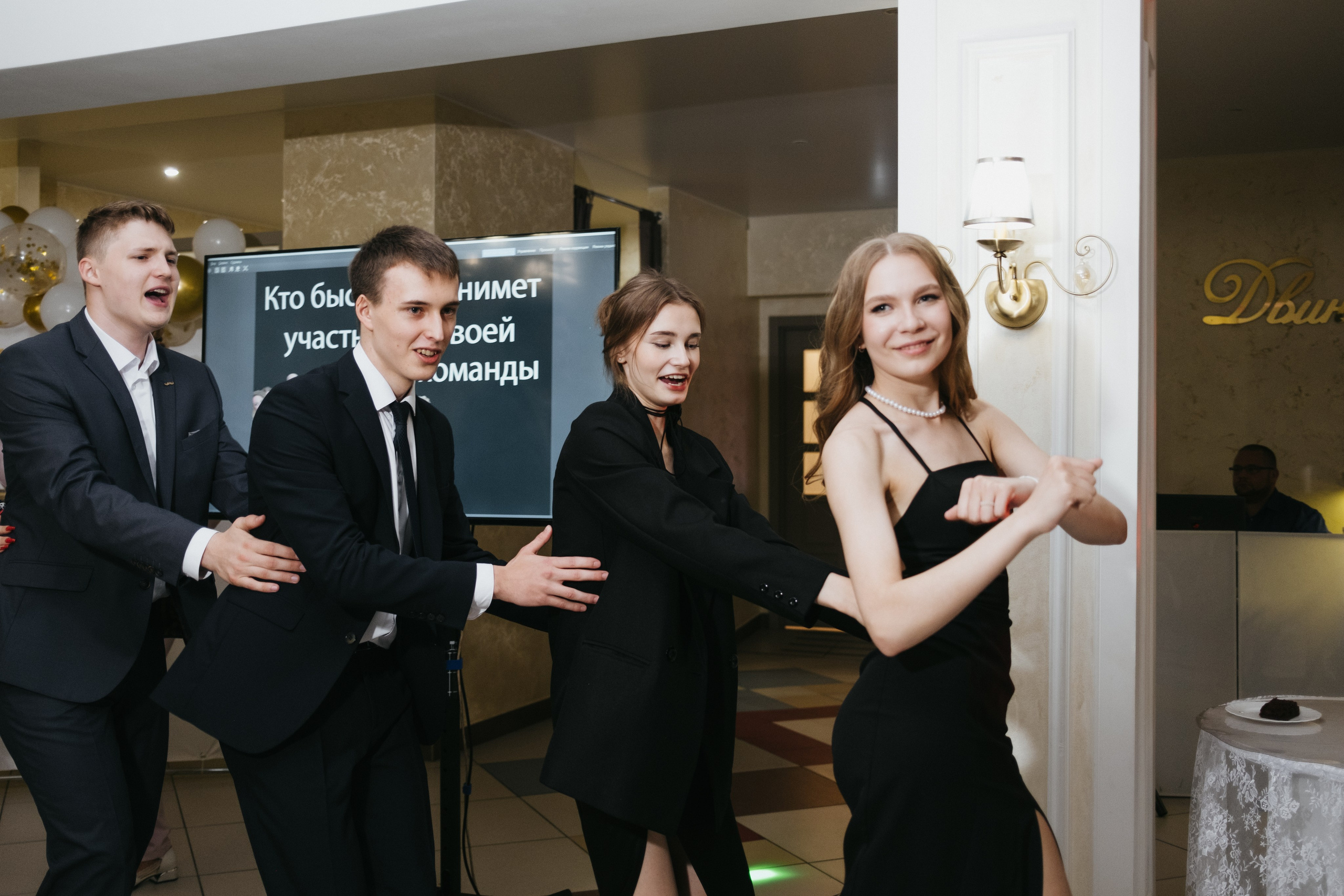 Выпускной 11 класс школы № 30. Свадебный и репортажной фотограф Денис Ожигин в Краснодаре и Краснодарском крае