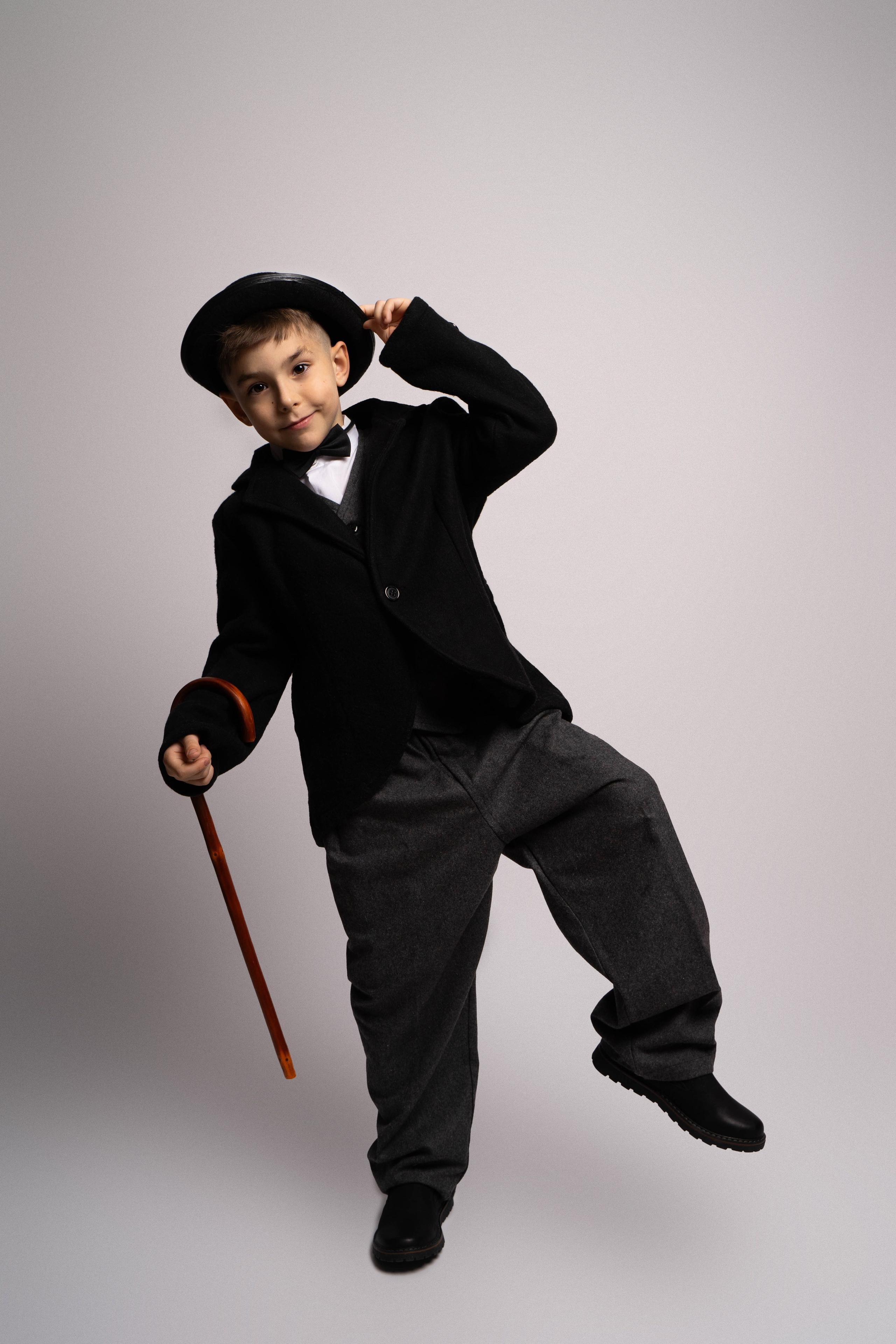 Артем в образе Ч. Чаплина. Студия детской фотографии