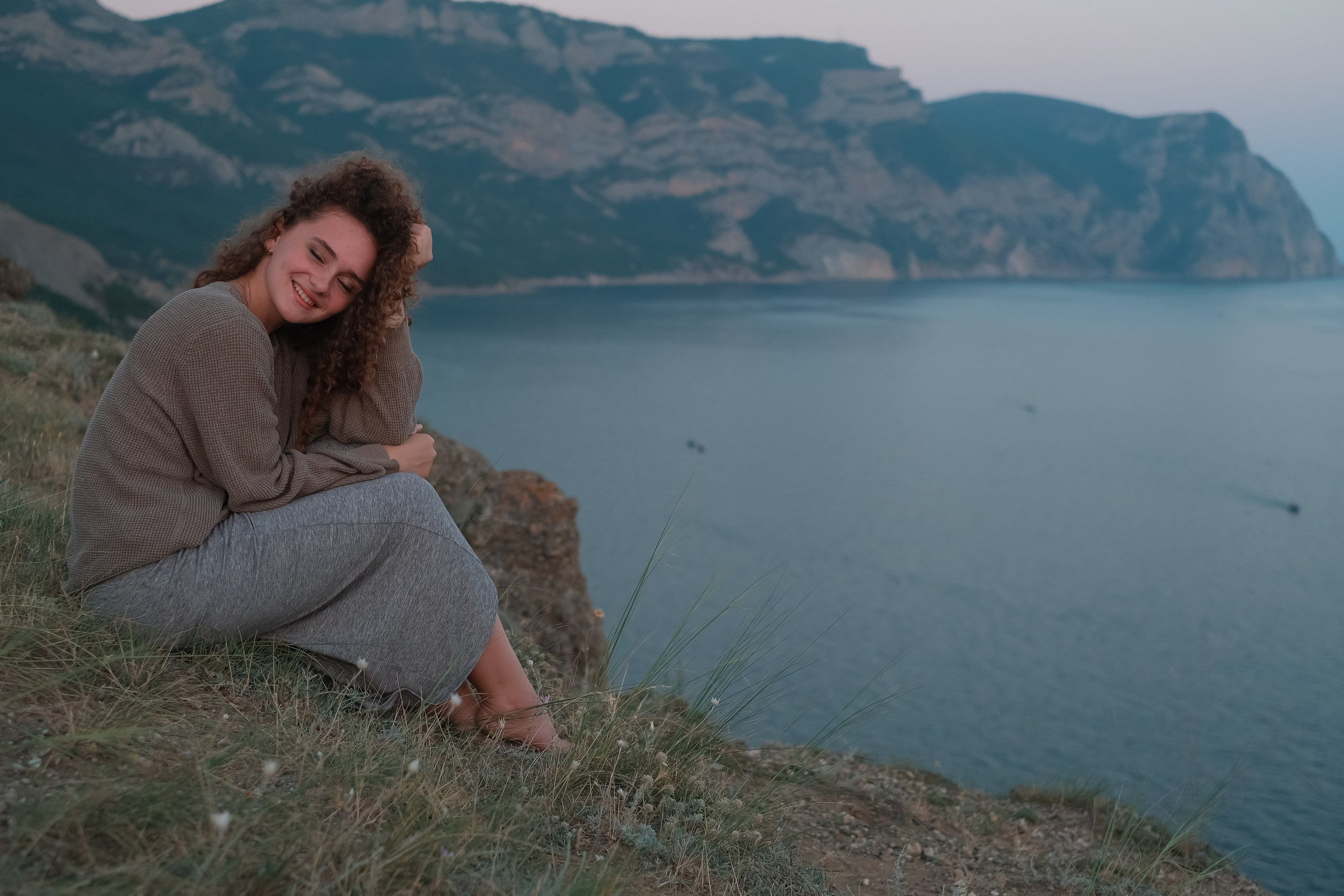 Портретная фотосессия Киры в Балаклаве, Крепость Чембало. Профессиональная фотосъемка в Крыму. Натуральные эмоции и живые кадры. Забронируйте дату прямо сейчас!