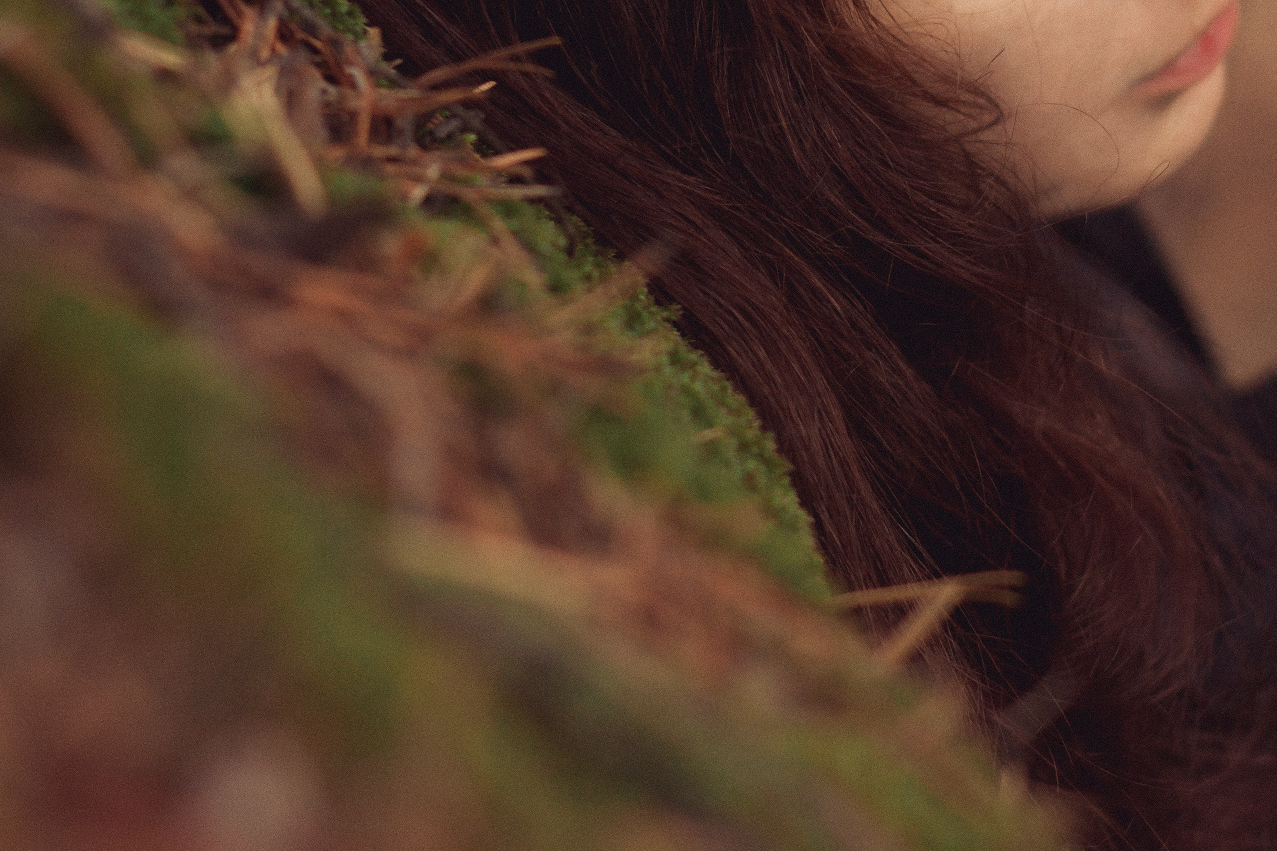 Саша во мхах / Каркаралинск. Фотограф Наталья Гончарова. Снимаю живые портреты в Алматы