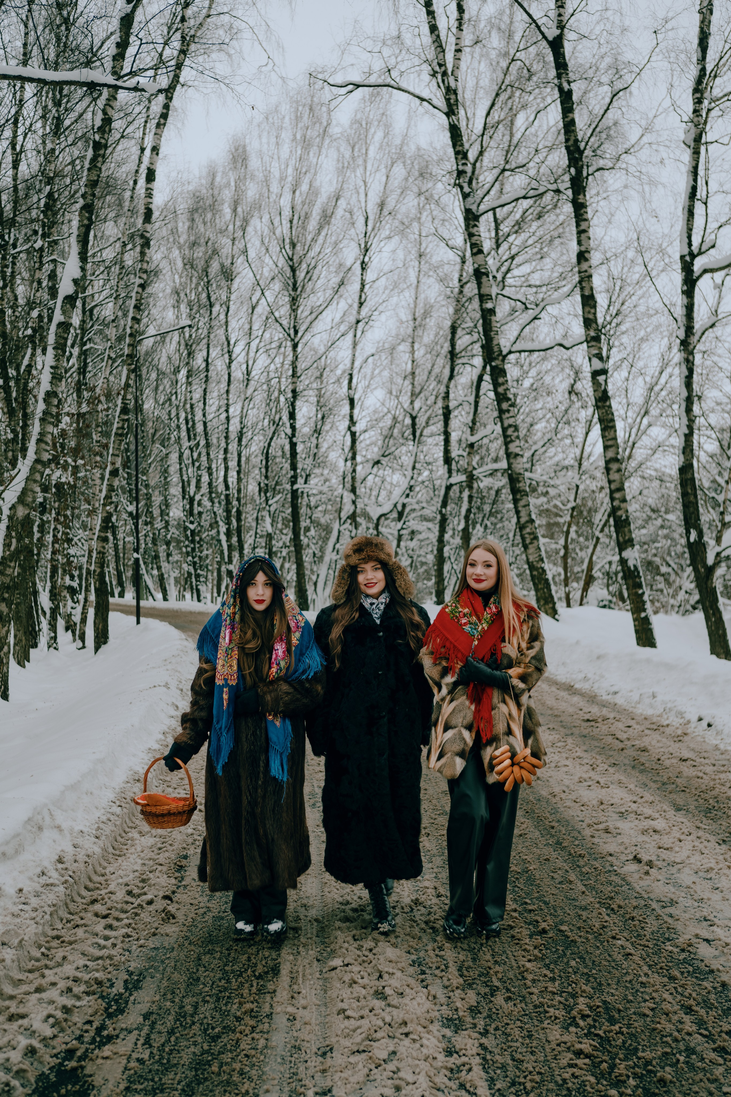 Звенит январская вьюга. Главная