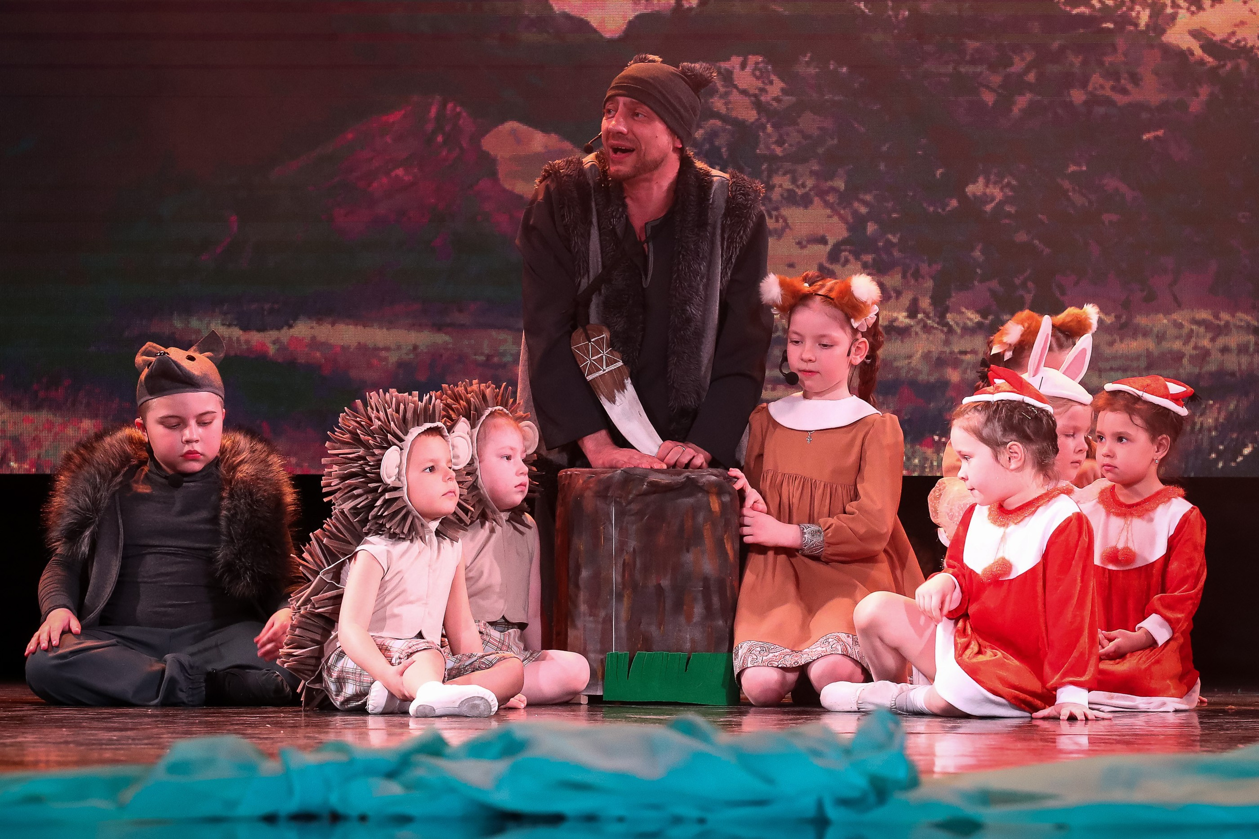 Спектакль «Счастье у звёздной реки». Художник по свету Максим Сергачев