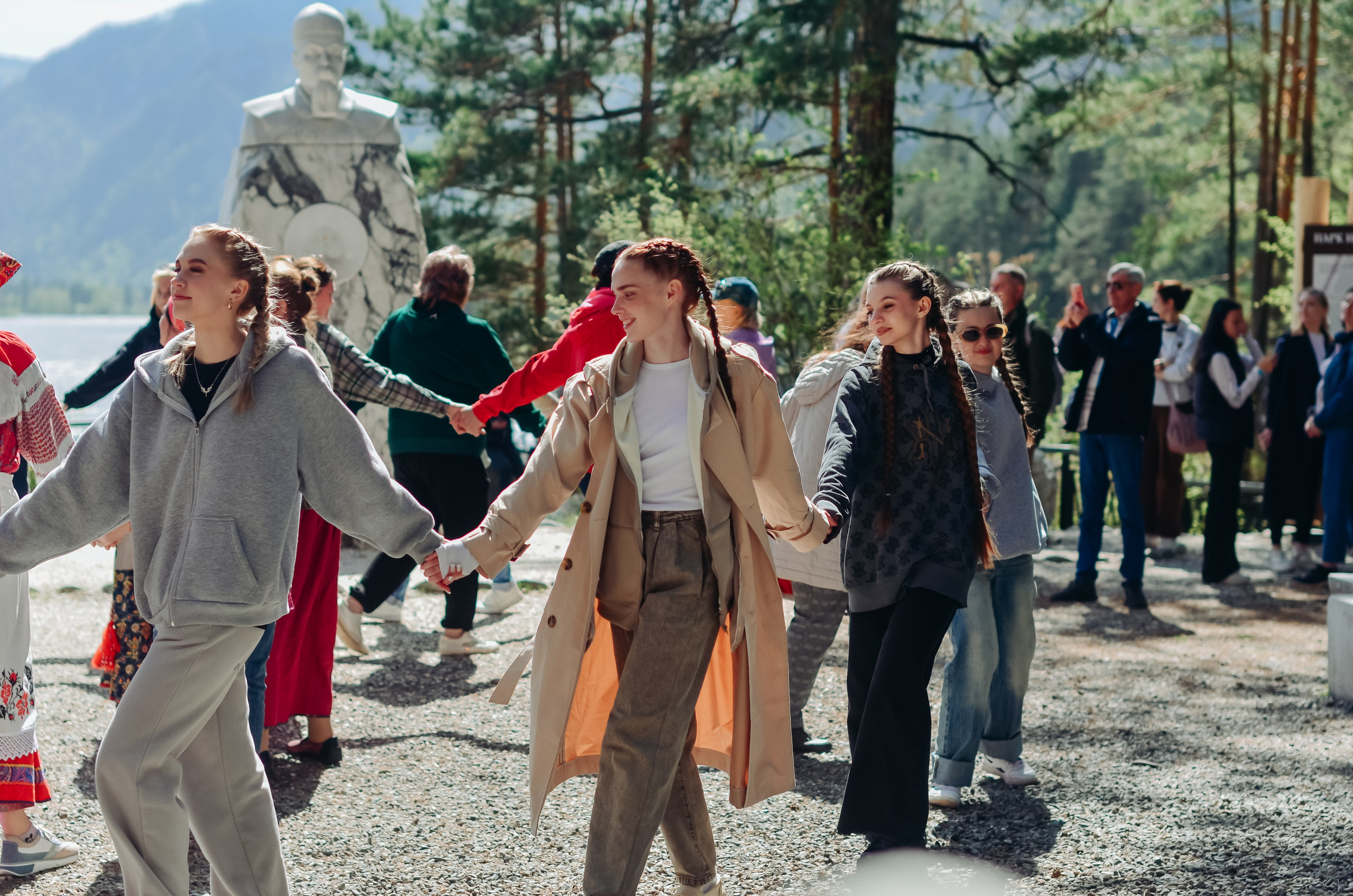 Фестиваль «Цветение Маральника на Алтае 2025». Фоторепортаж. Денисова Аля — фотограф для парных съемок и индивидуальных историй в Барнауле