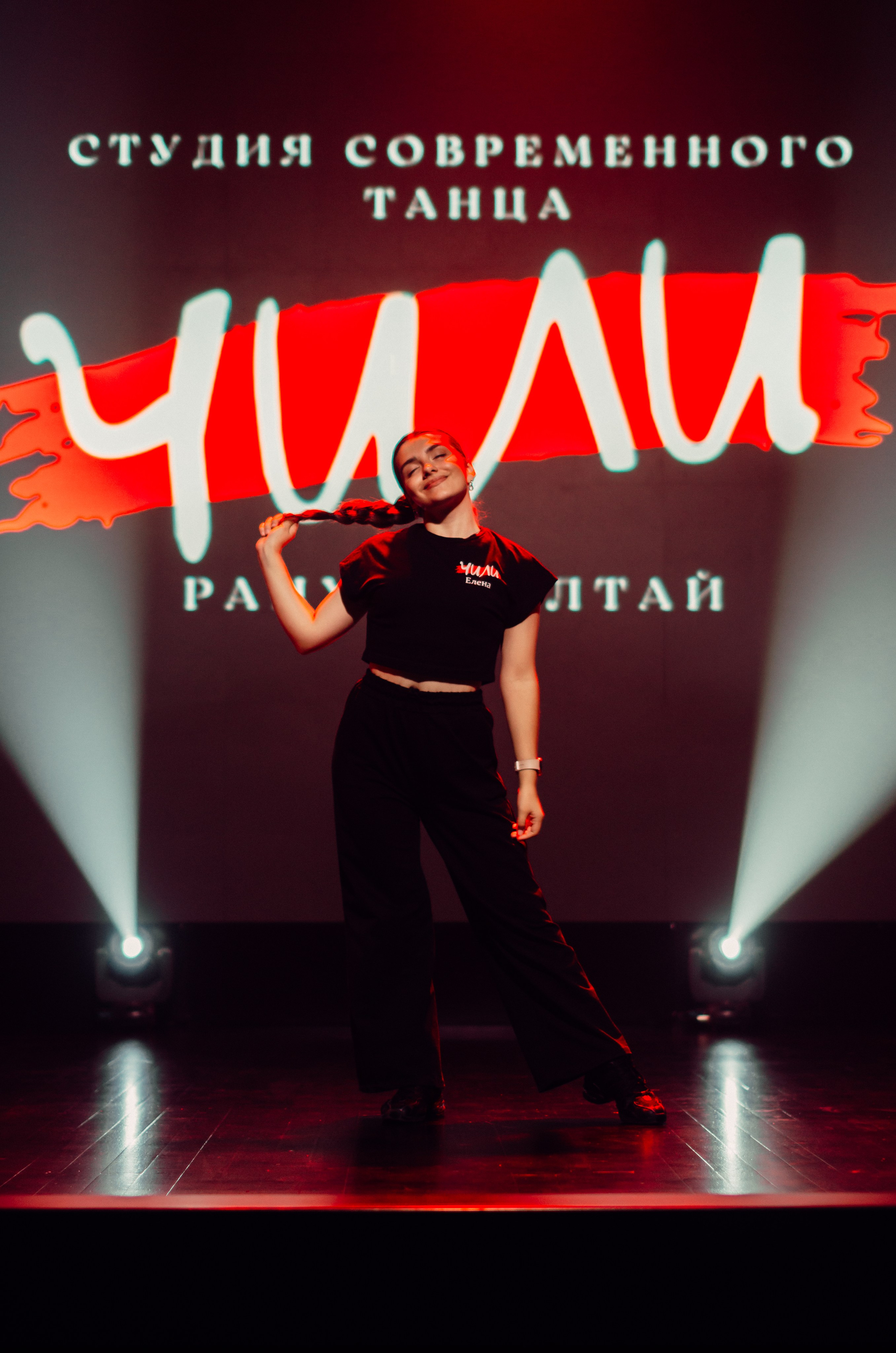 Групповая фотосъемка танцевального коллектива. Денисова Аля — фотограф для парных съемок и индивидуальных историй в Барнауле