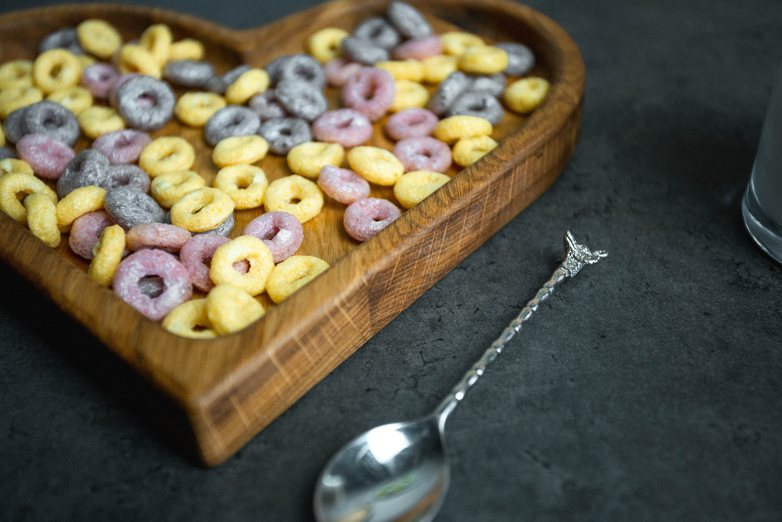 Тарелка в форме сердца. Разделочные доски и деревянная мебель на заказ