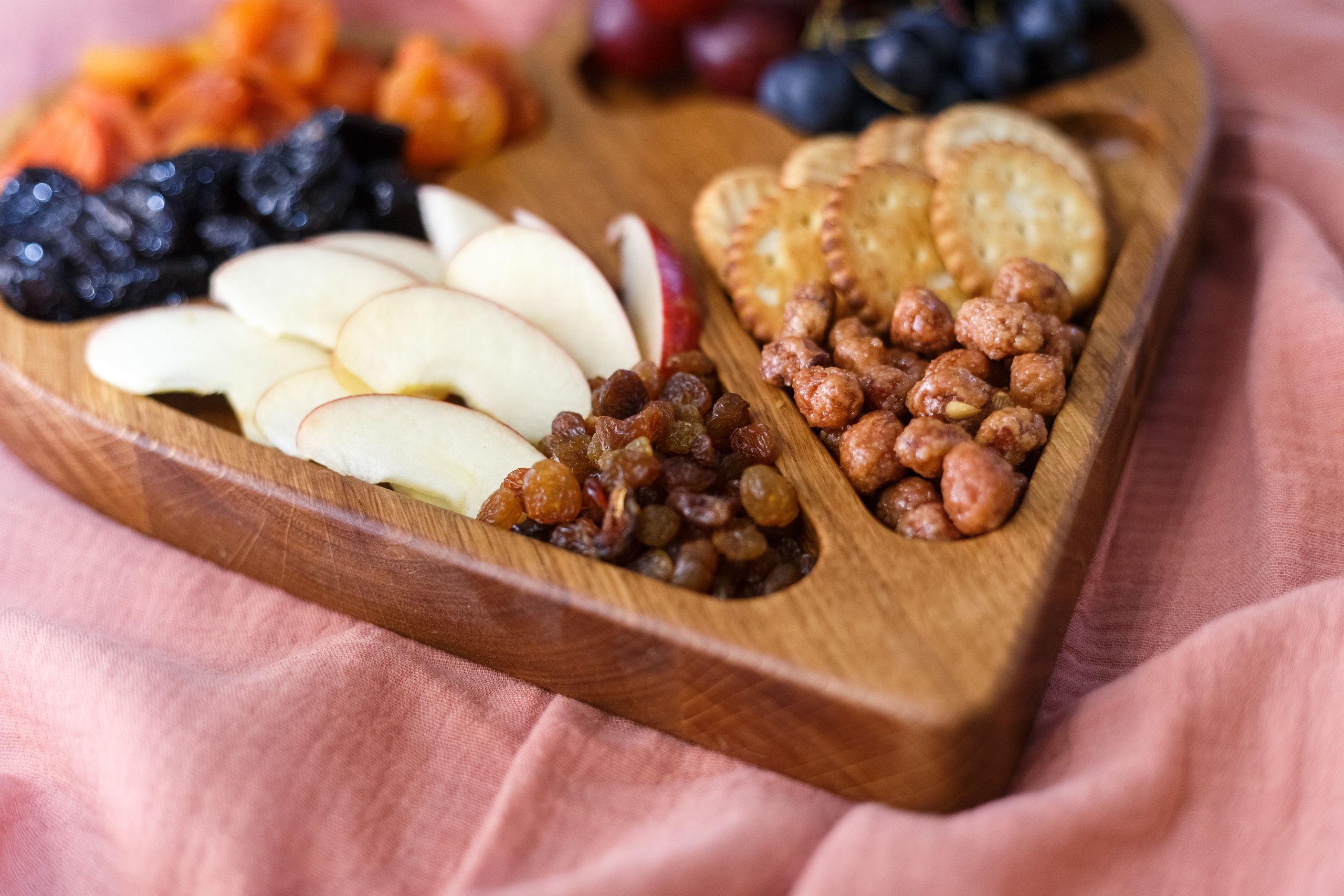 Сервировочная досочка с 4 отделениями. Разделочные доски и деревянная мебель на заказ