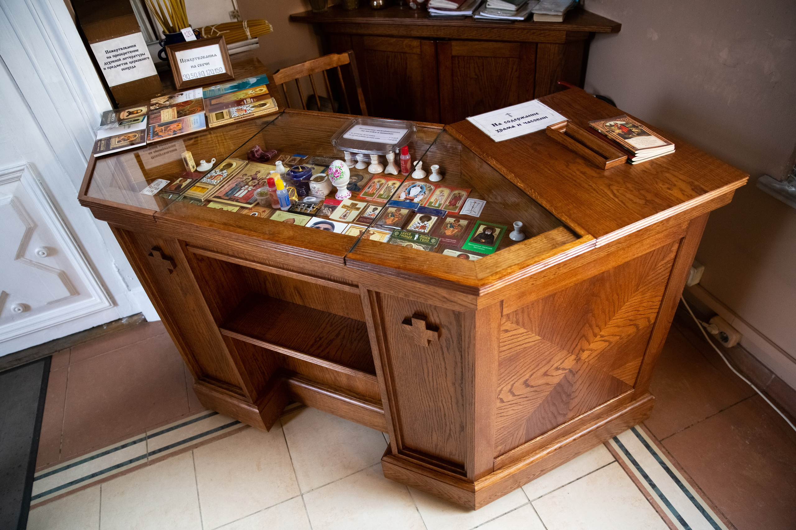 Мебель в часовню Спиридона Тримифунтского в Санкт-Петербурге. Разделочные доски и деревянная мебель на заказ