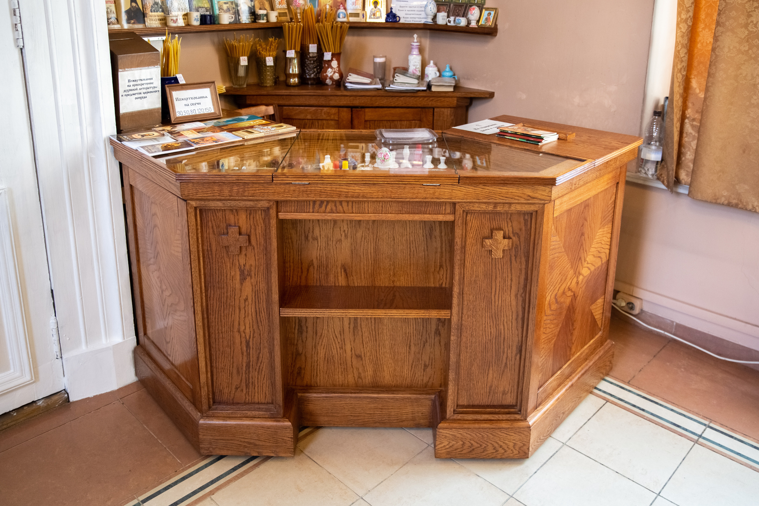 Мебель в часовню Спиридона Тримифунтского в Санкт-Петербурге. Разделочные доски и деревянная мебель на заказ