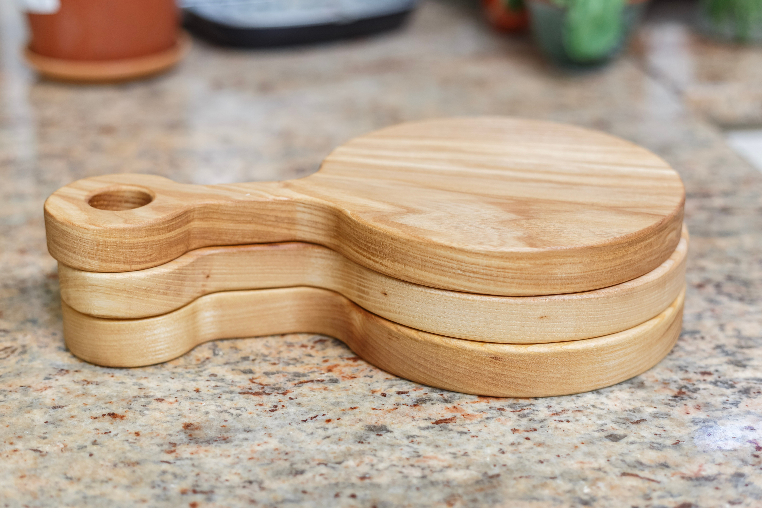 Домра. Разделочные доски и деревянная мебель на заказ