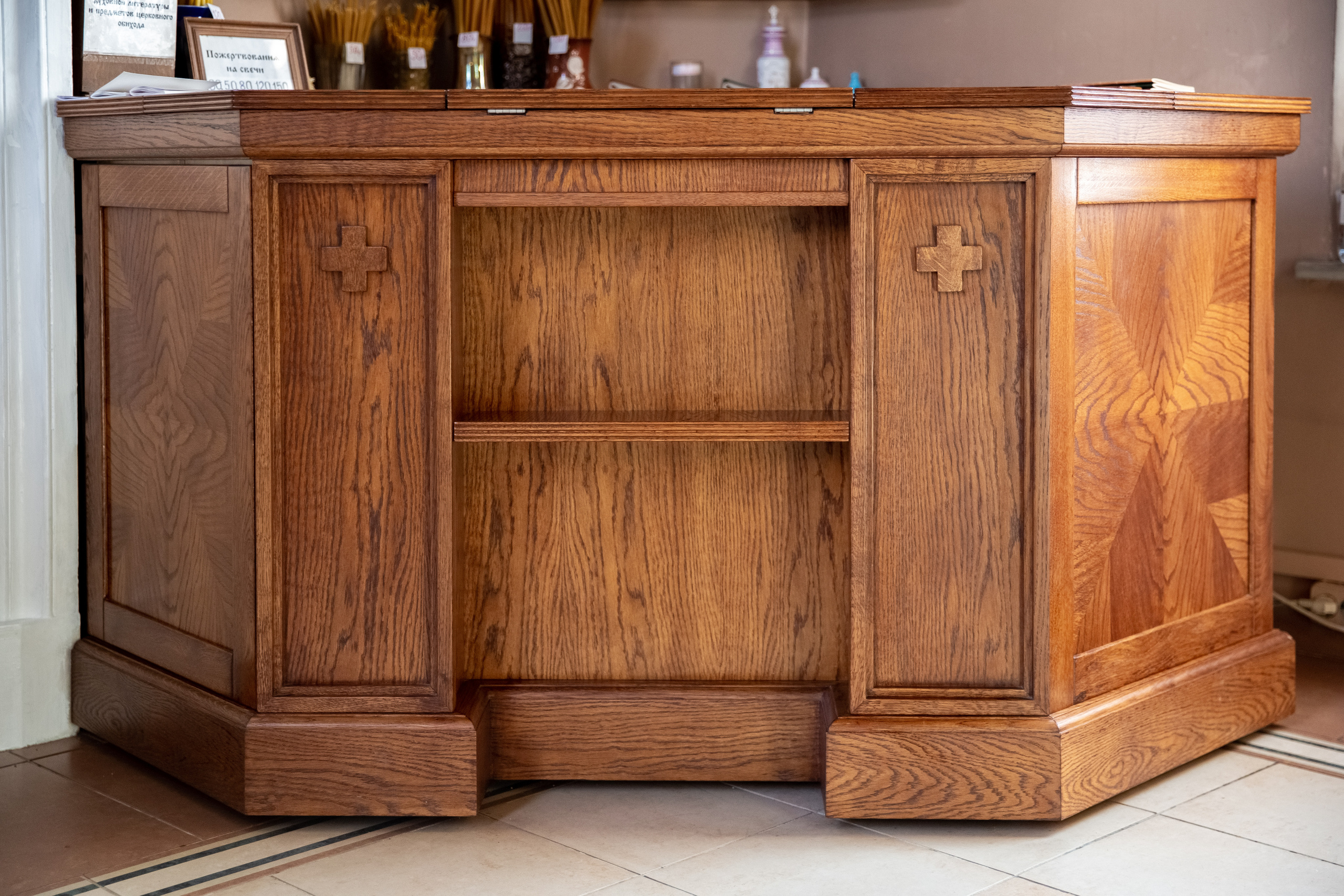 Мебель в часовню Спиридона Тримифунтского в Санкт-Петербурге. Разделочные доски и деревянная мебель на заказ