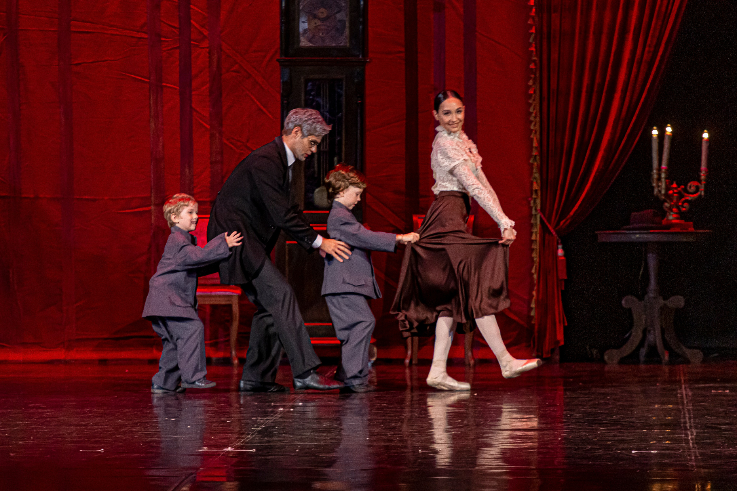 Анюта — спектакль — премьера на сцене Зимнего театра Марийского театра оперы и балета. Фотограф в Сочи Юрий Шептаев