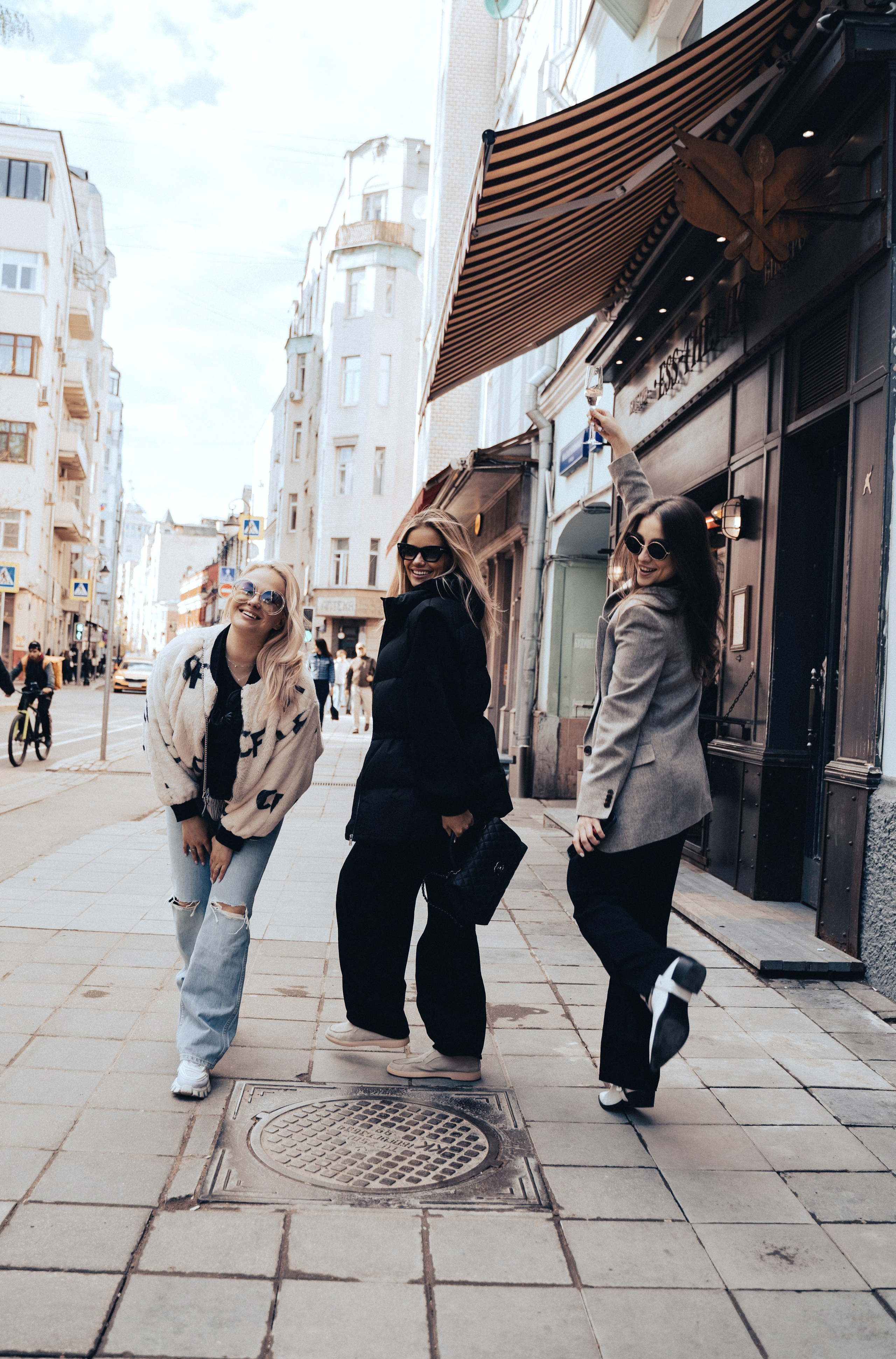 FRIENDS s t r e e t. Контент фотограф в Москве Кулич Настя