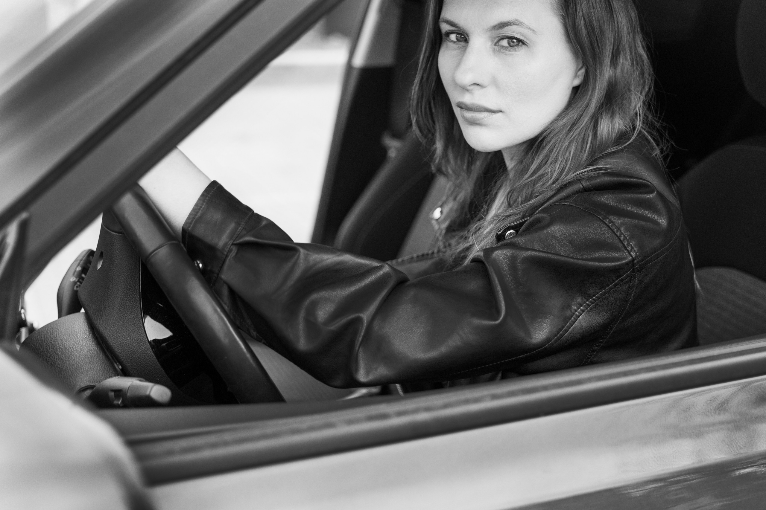 Фотосессия в городе на парковке. Женский фотограф в Красноярске