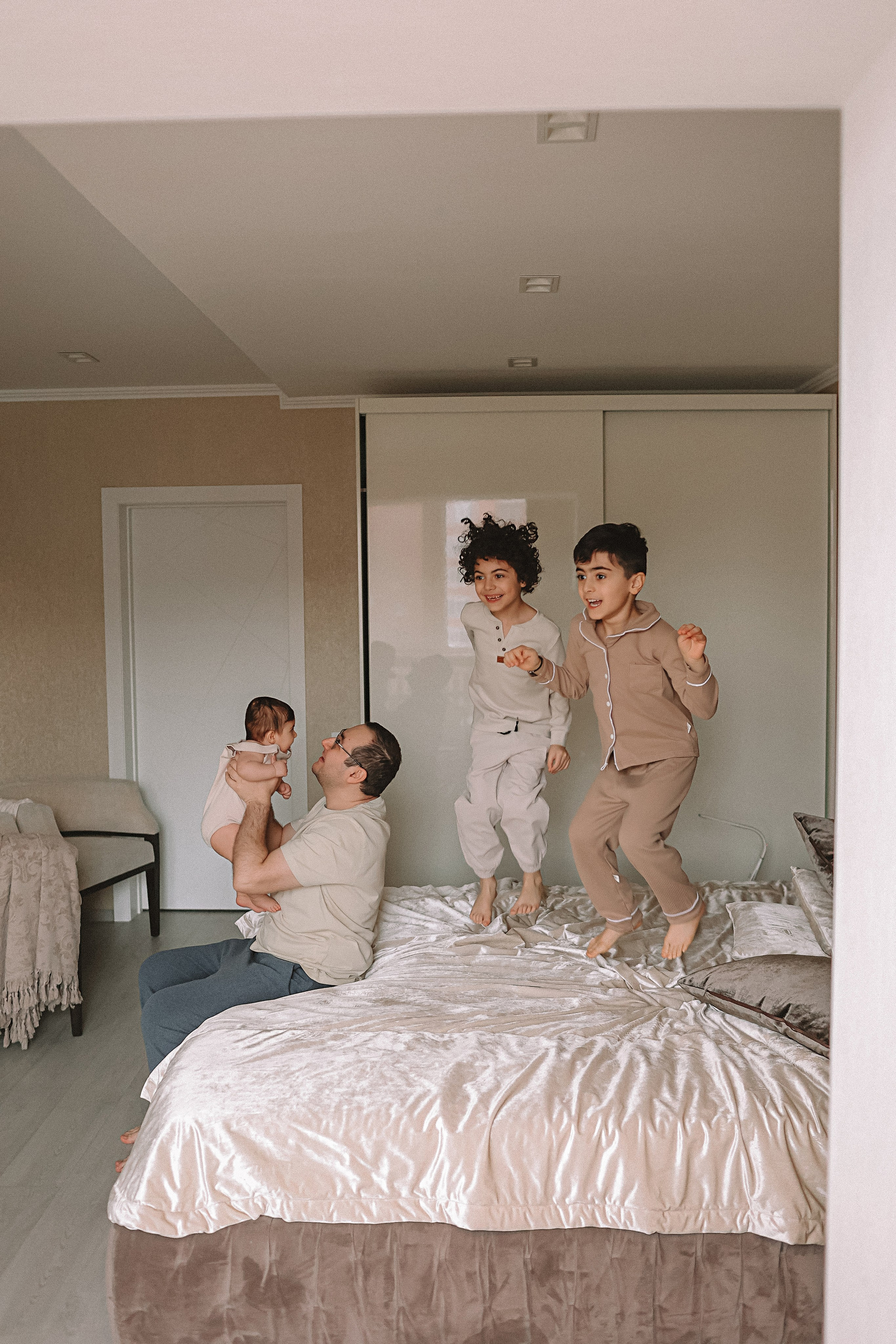 С малышкой. Семейный фотограф Тюмень, фотограф на роды Салмина Мария