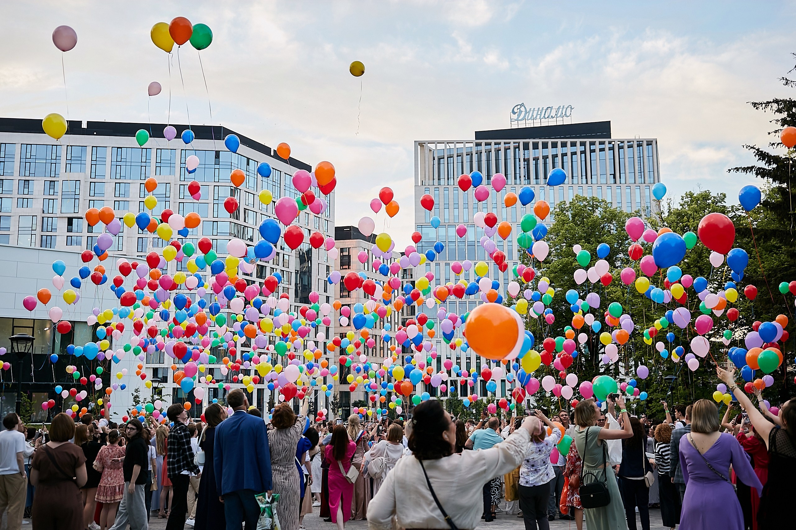 Выпускной 2024 концертный зал Академия ВТБ. Фотограф и Видеограф в Москве. Олег Корушев
