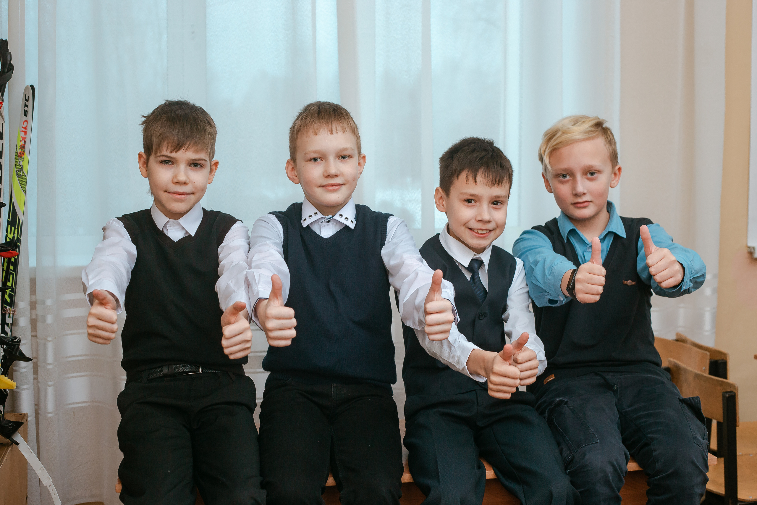 Выпускники 4 класса для фотокниги. Студия выпускных альбомов Остров